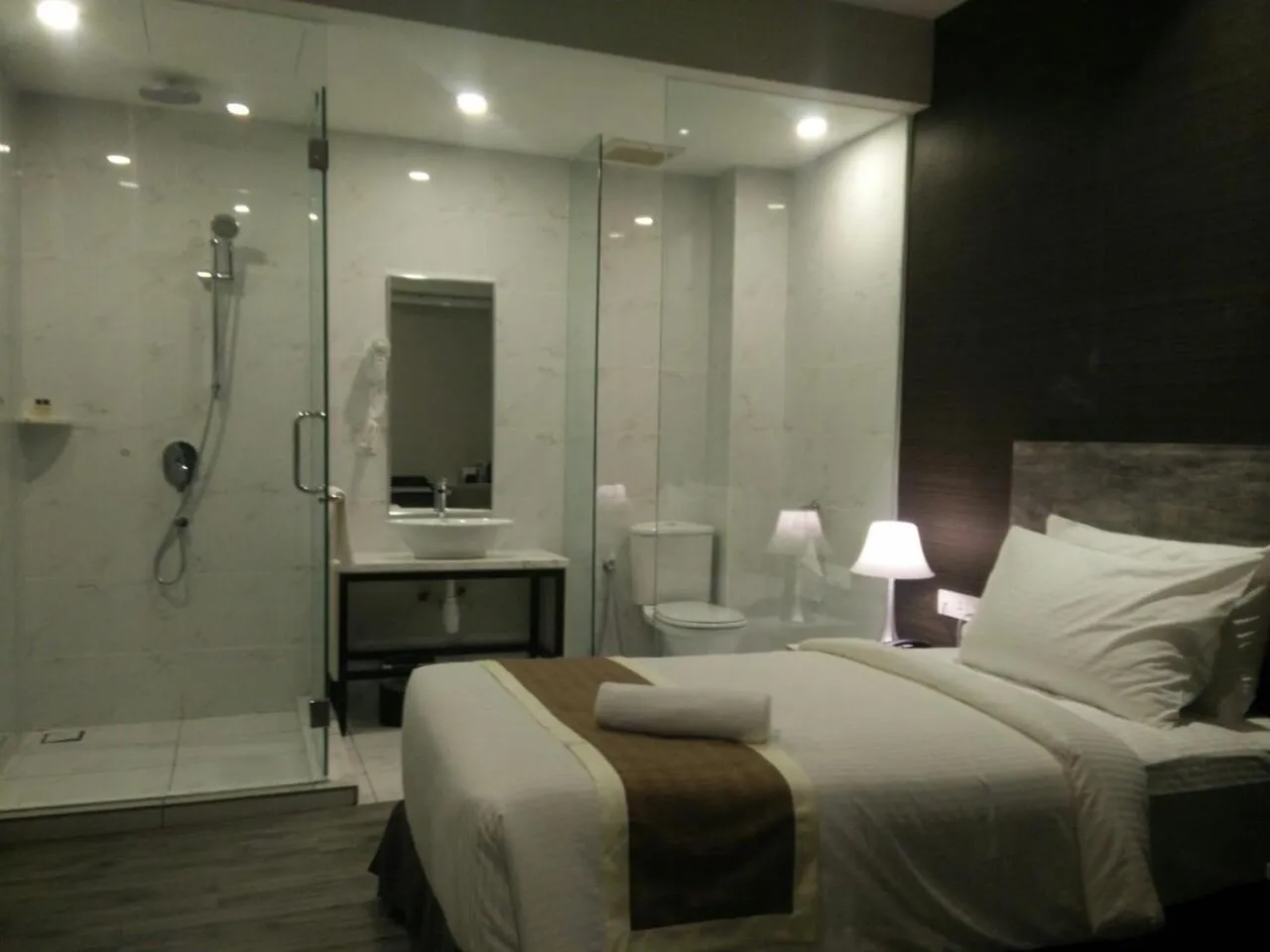 Shower in The Leverage Business hotel (Skudai)