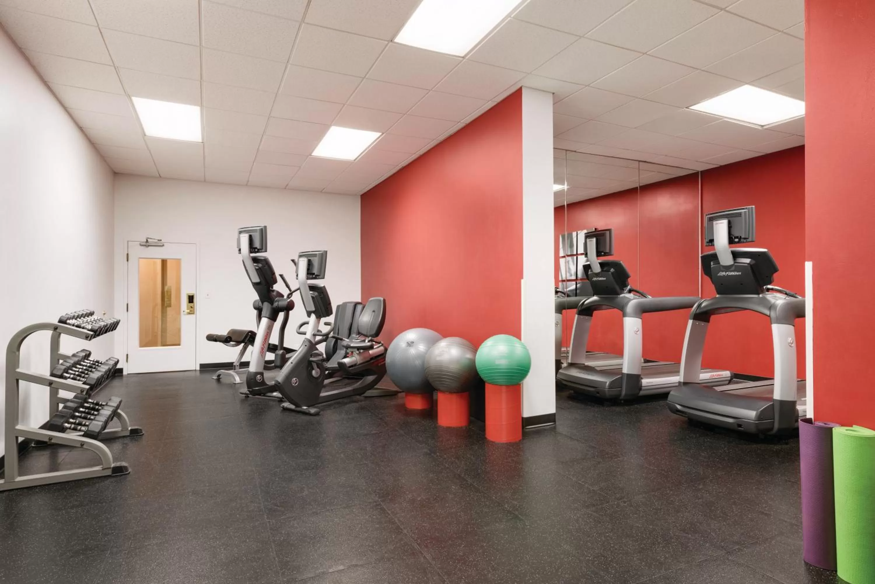 Fitness centre/facilities in Radisson Hotel Seattle Airport