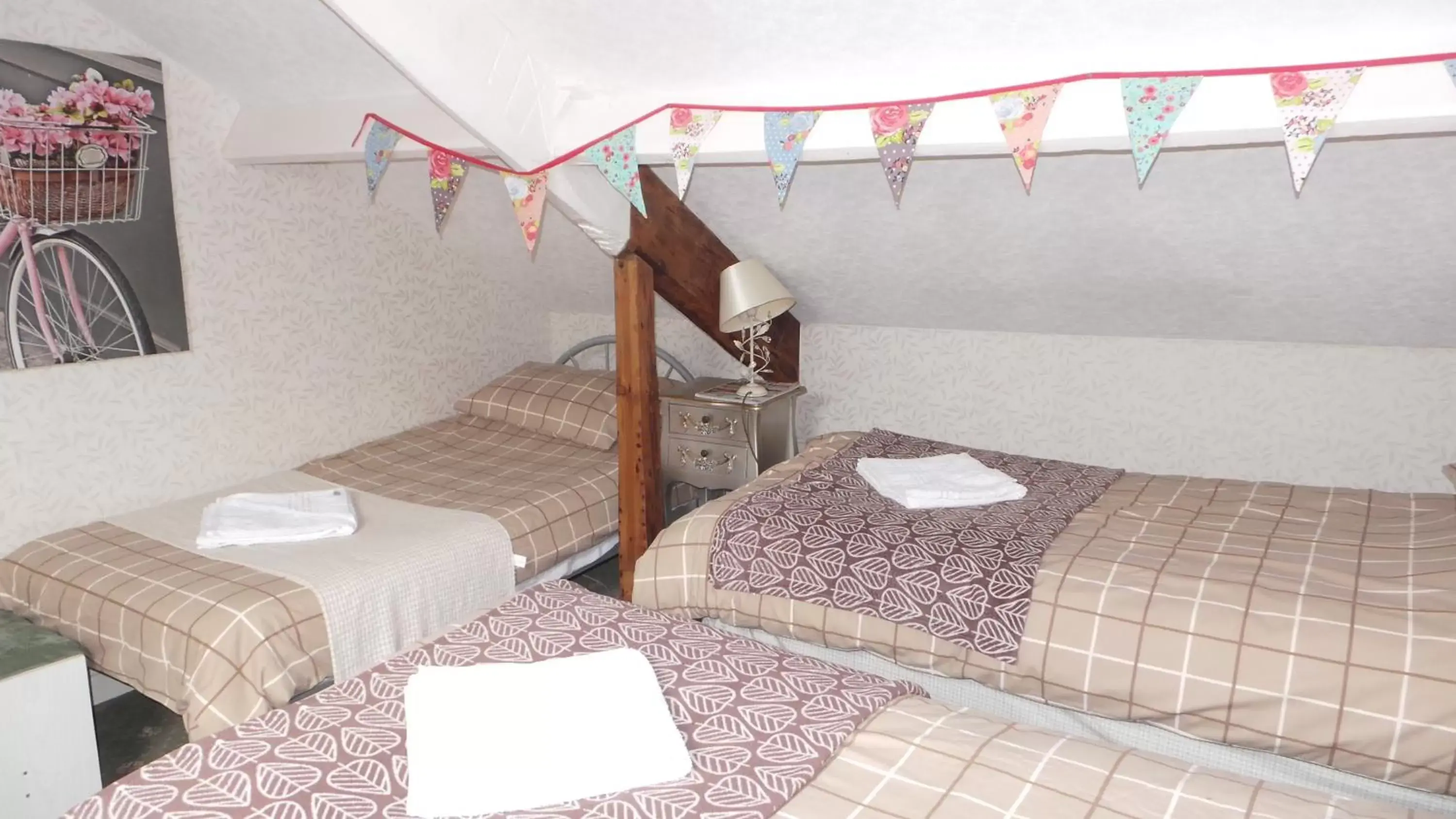Triple Room with Private Bathroom in Tynedale Guest House Triple Room with Private Bathroom in Tynedale Guest House