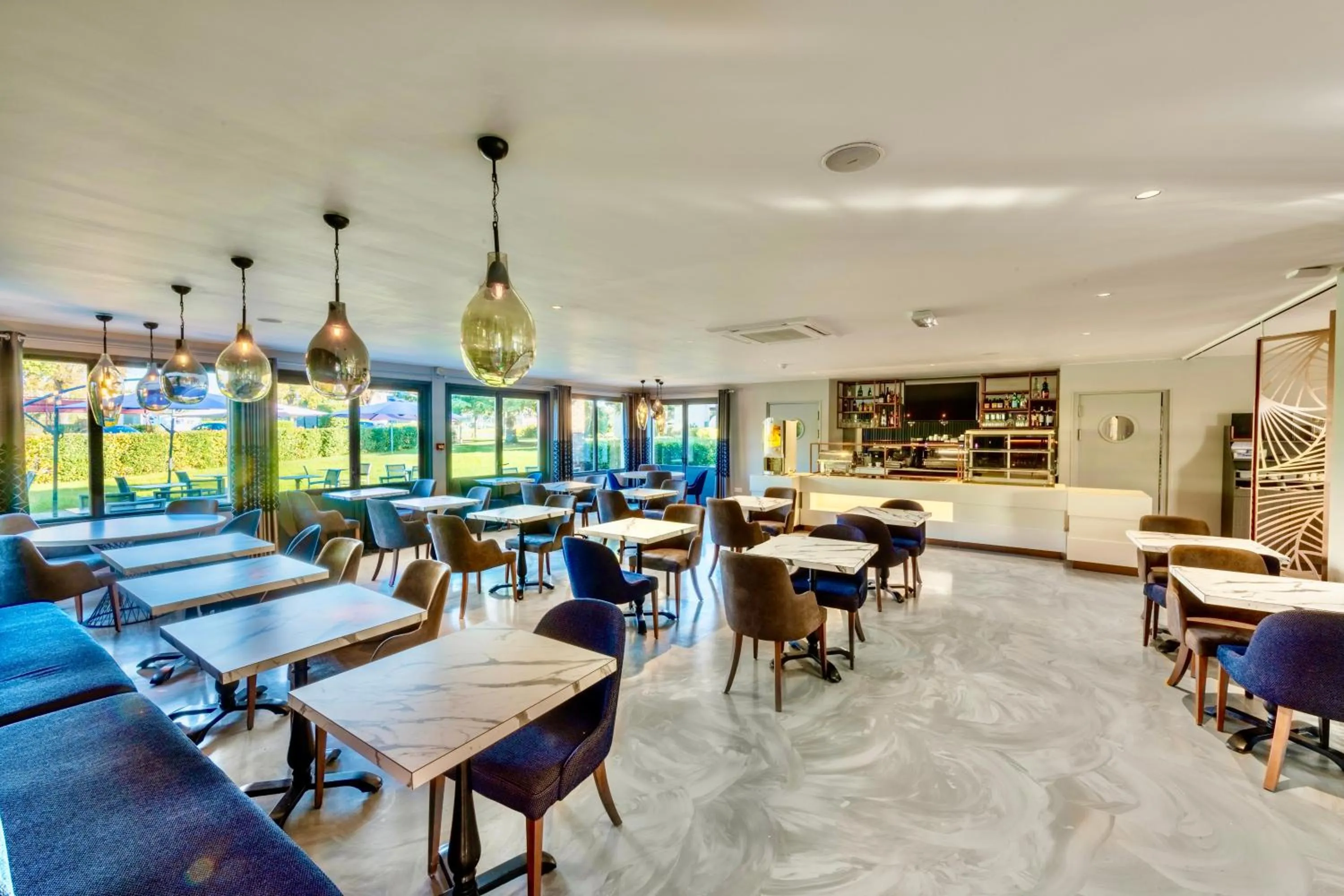 Restaurant/places to eat in Kyriad Hotel Meaux