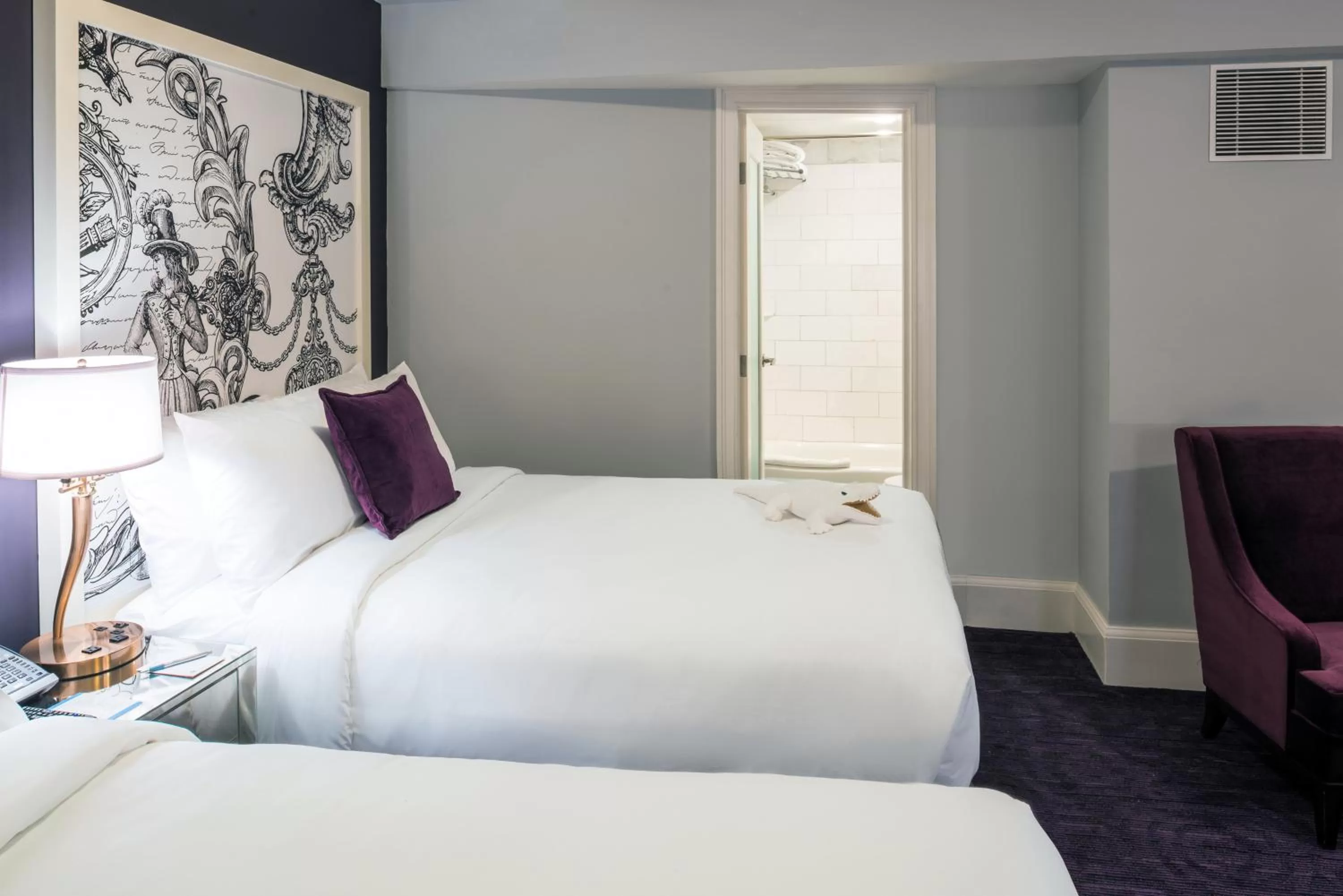 Bathroom, Bed in Hotel Vinache