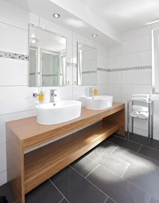 Single Room with Shared Bathroom in Pension Arkade Heilbronn Single Room with Shared Bathroom in Pension Arkade Heilbronn