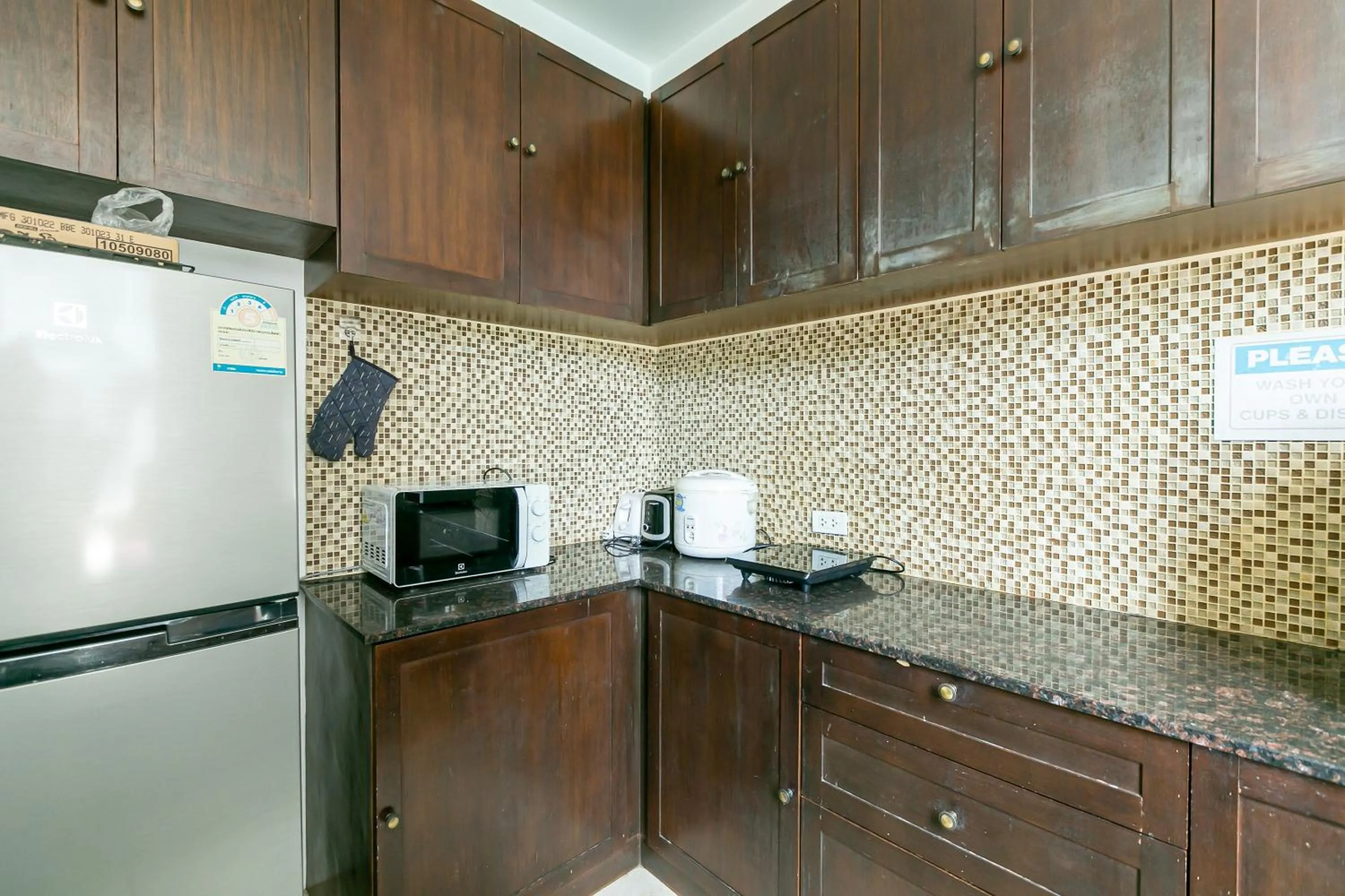 Kitchen or kitchenette in The Bedrooms Hostel Pattaya