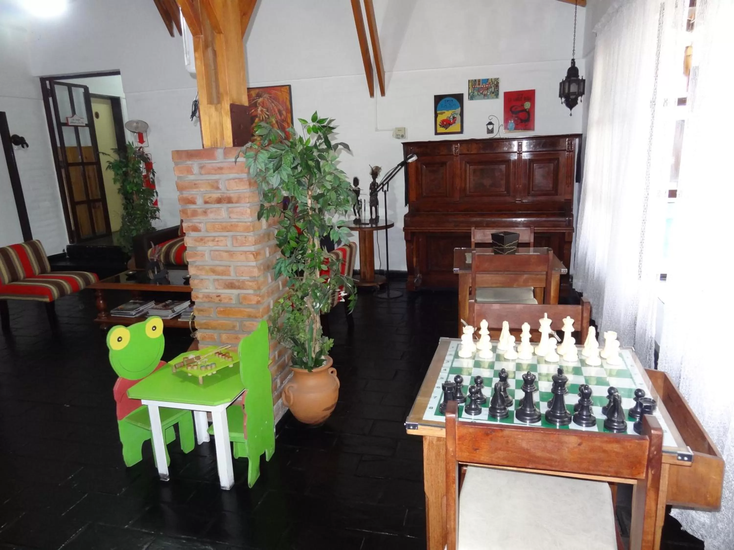 Communal lounge/ TV room in Hostería Lida