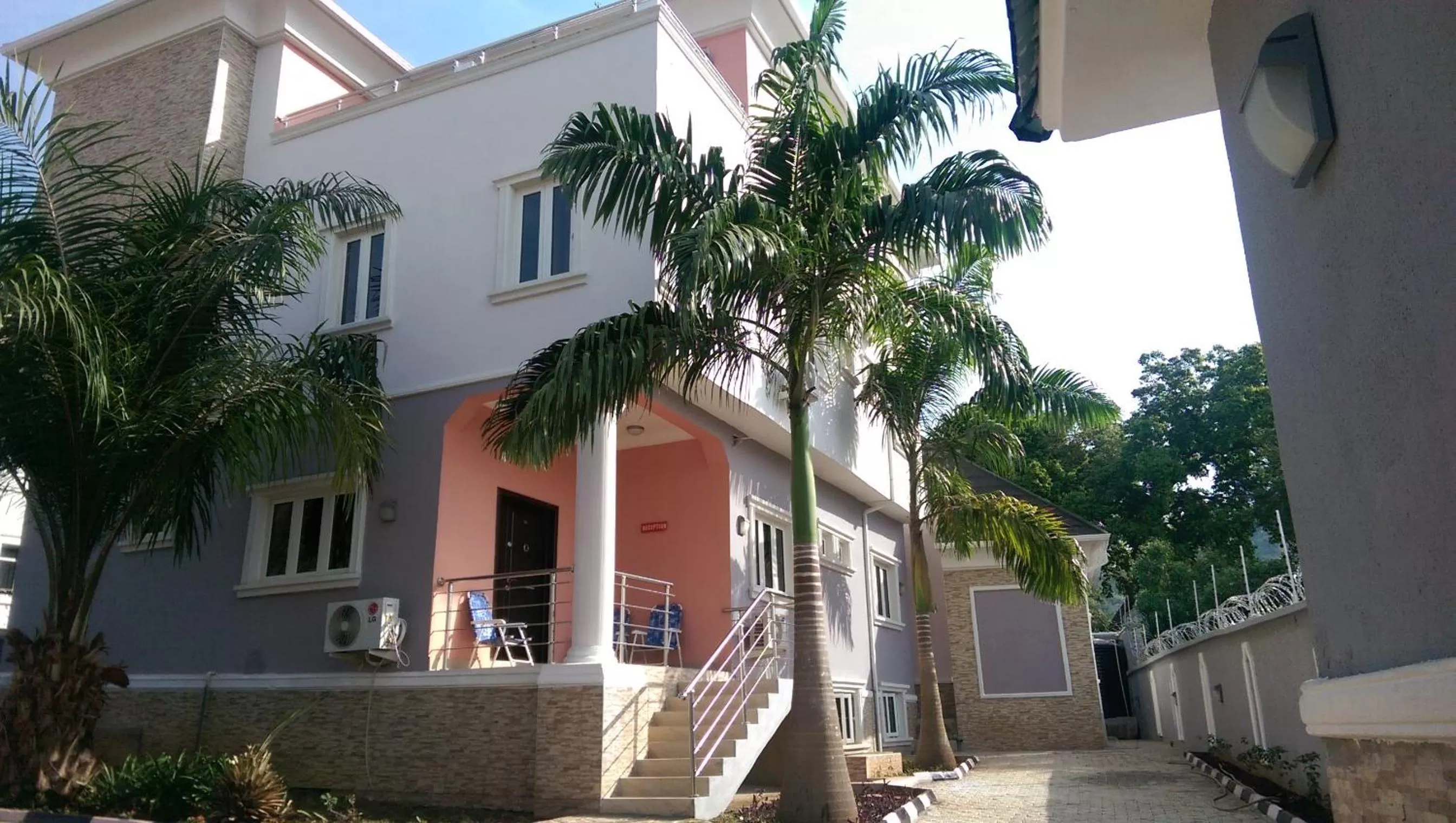 Facade/entrance in KH Lodge Abuja