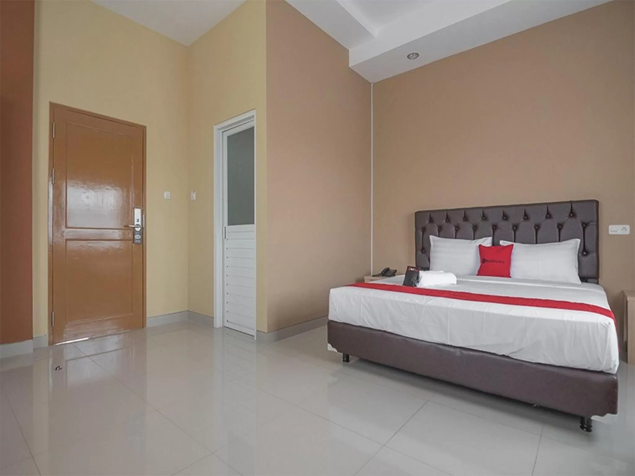 Bedroom, Bed in RedDoorz near Islamic Center Samarinda