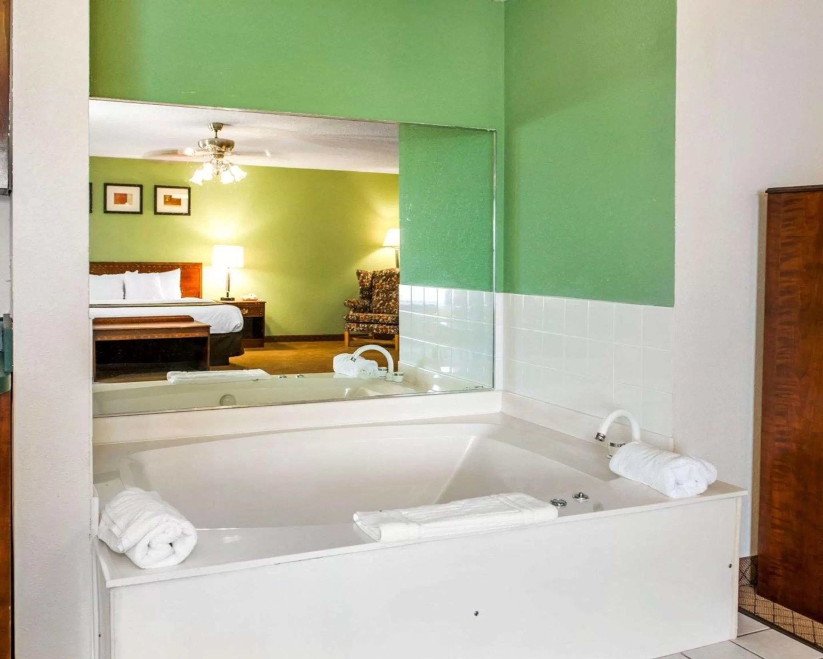 Photo of the whole room, Bed in Comfort Inn Goshen