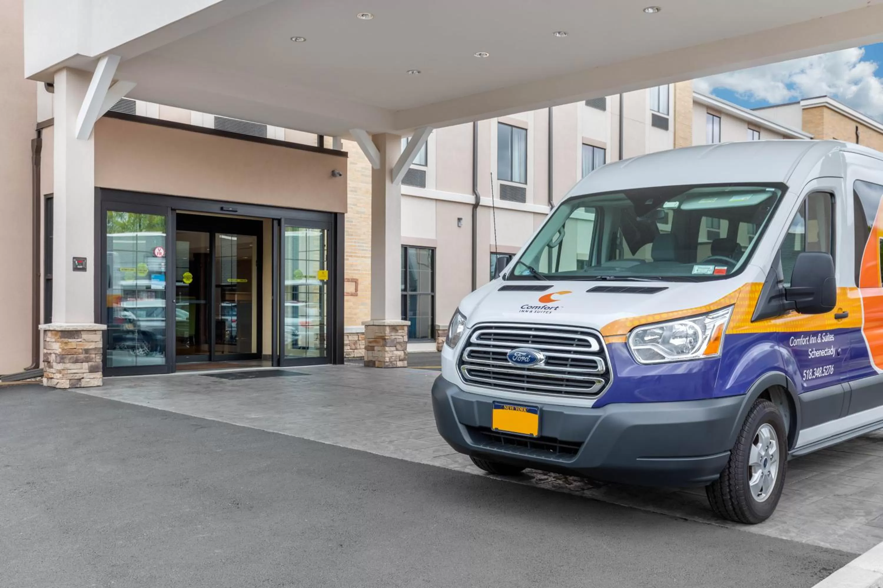 Facade/entrance in Comfort Inn & Suites Schenectady - Scotia