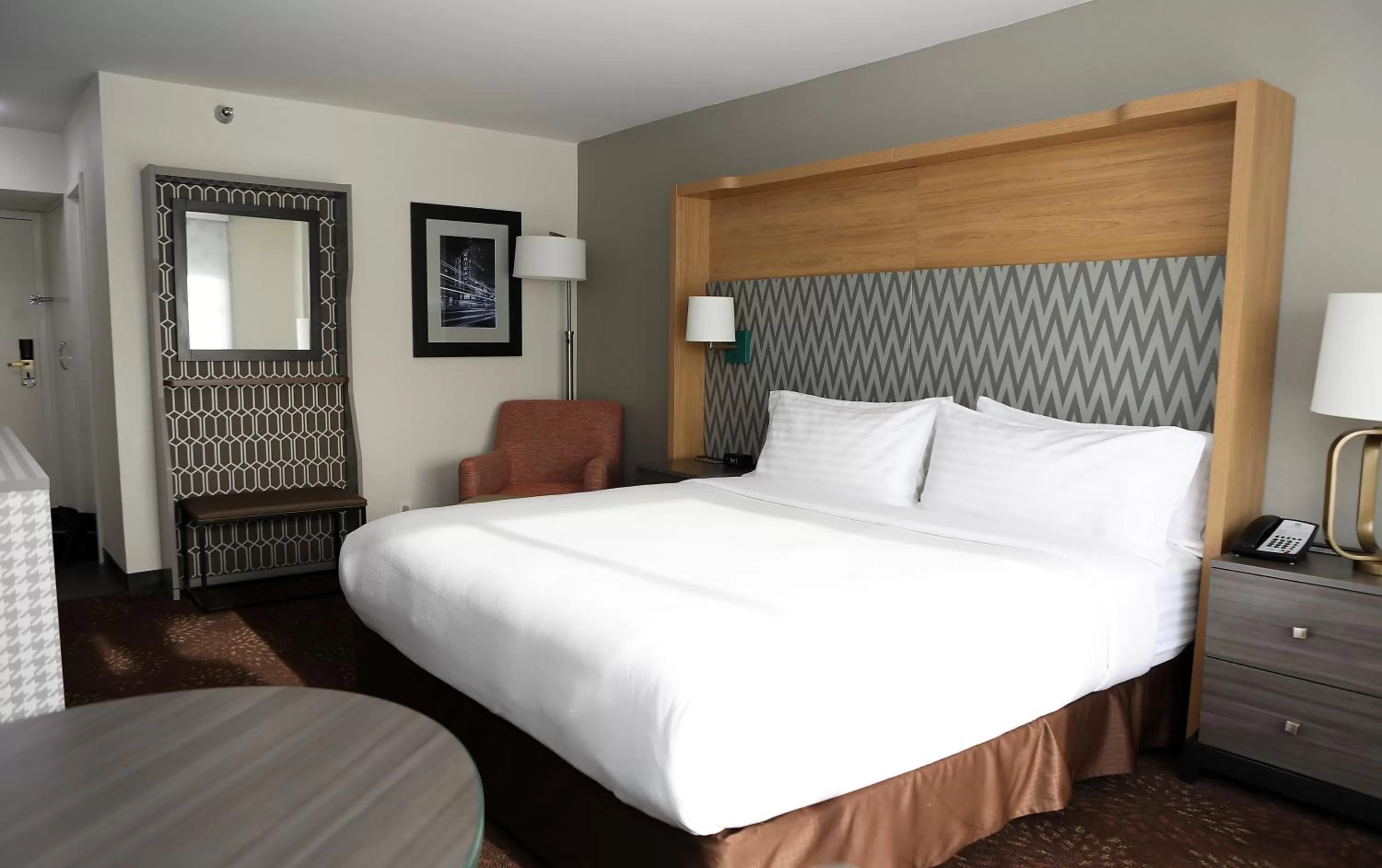 Photo of the whole room, Bed in Holiday Inn O'Hare Area by IHG