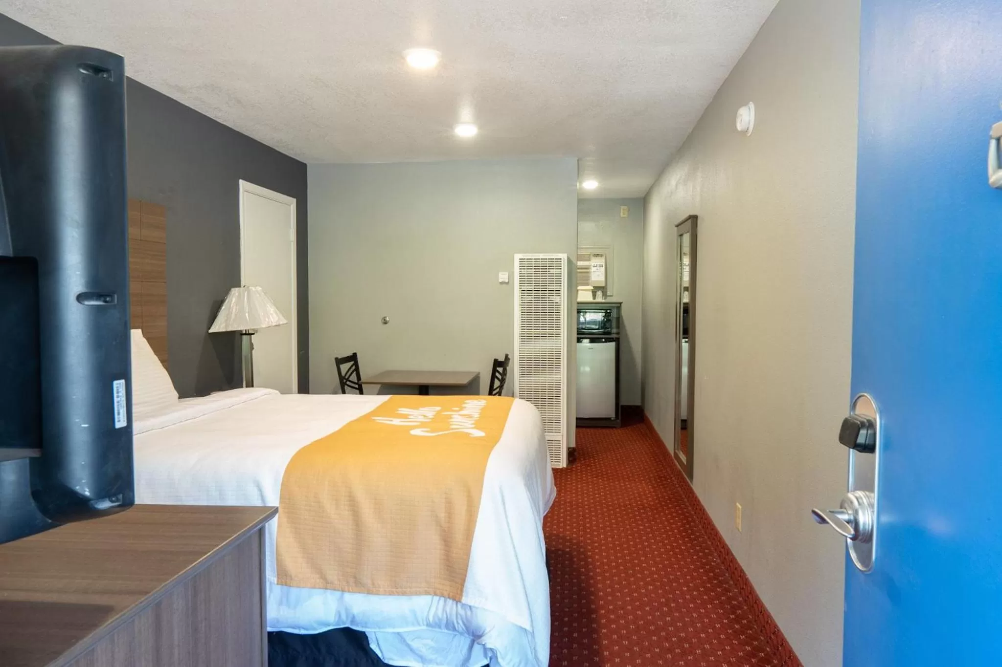 Photo of the whole room, Bed in Budget Lodge