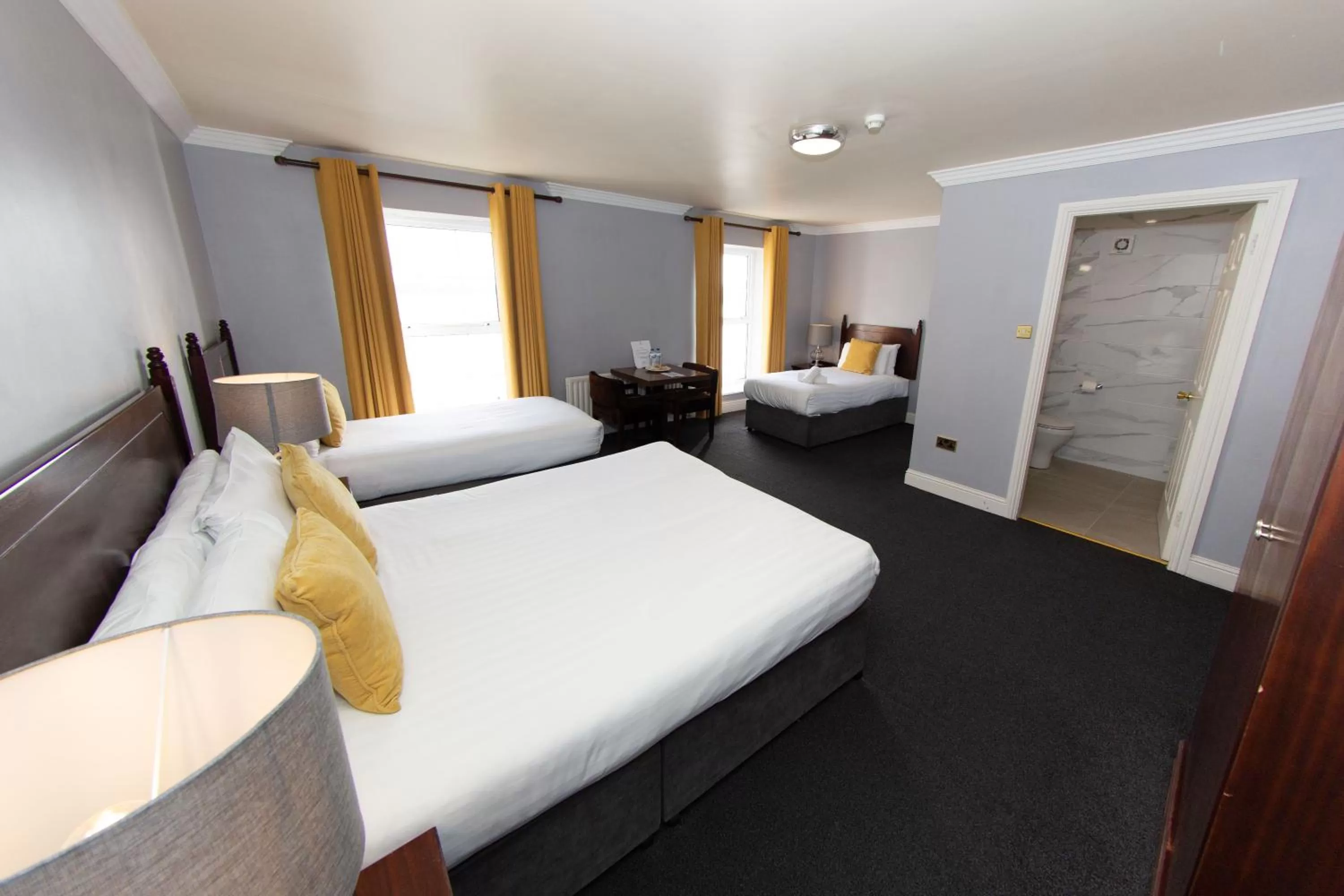 Photo of the whole room, Bed in Commodore Hotel