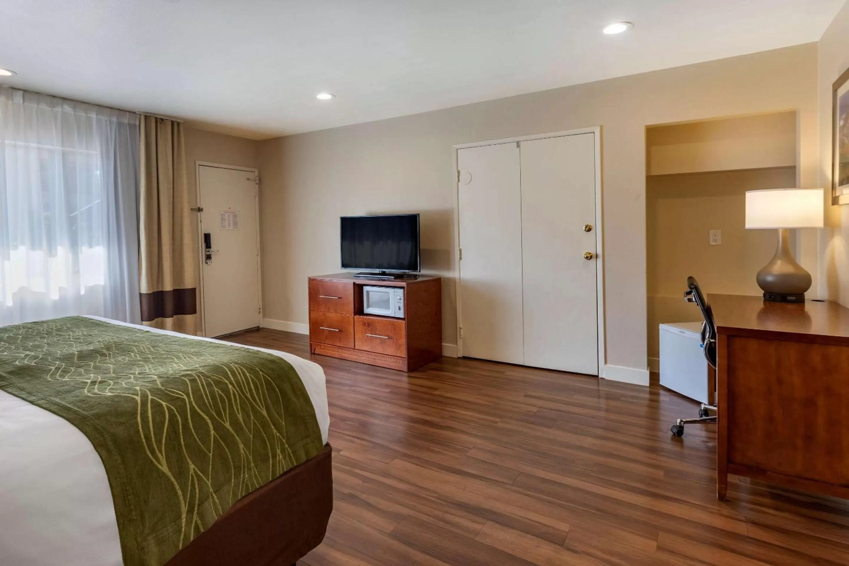 Photo of the whole room, Bed in Comfort Inn Bishop