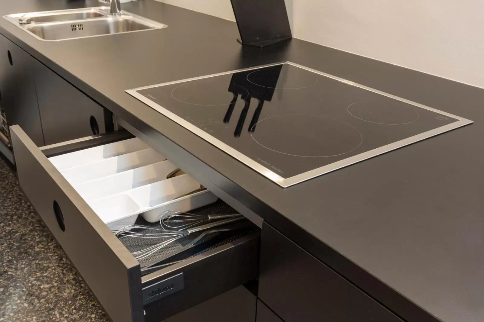 Kitchen or kitchenette in Pepper Suite