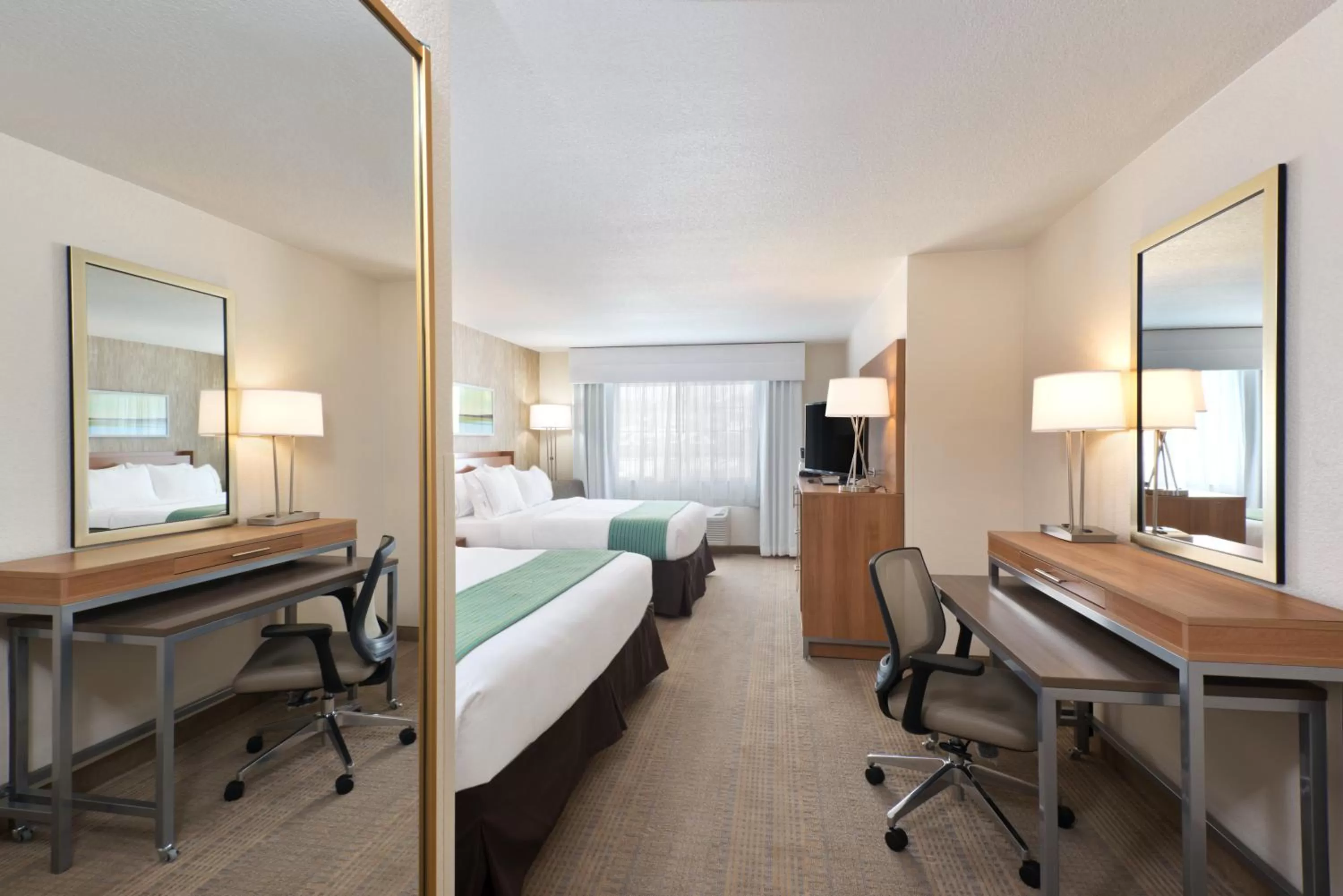 Photo of the whole room, Bed in Holiday Inn Express Hotel & Suites Fraser Winter Park Area by IHG
