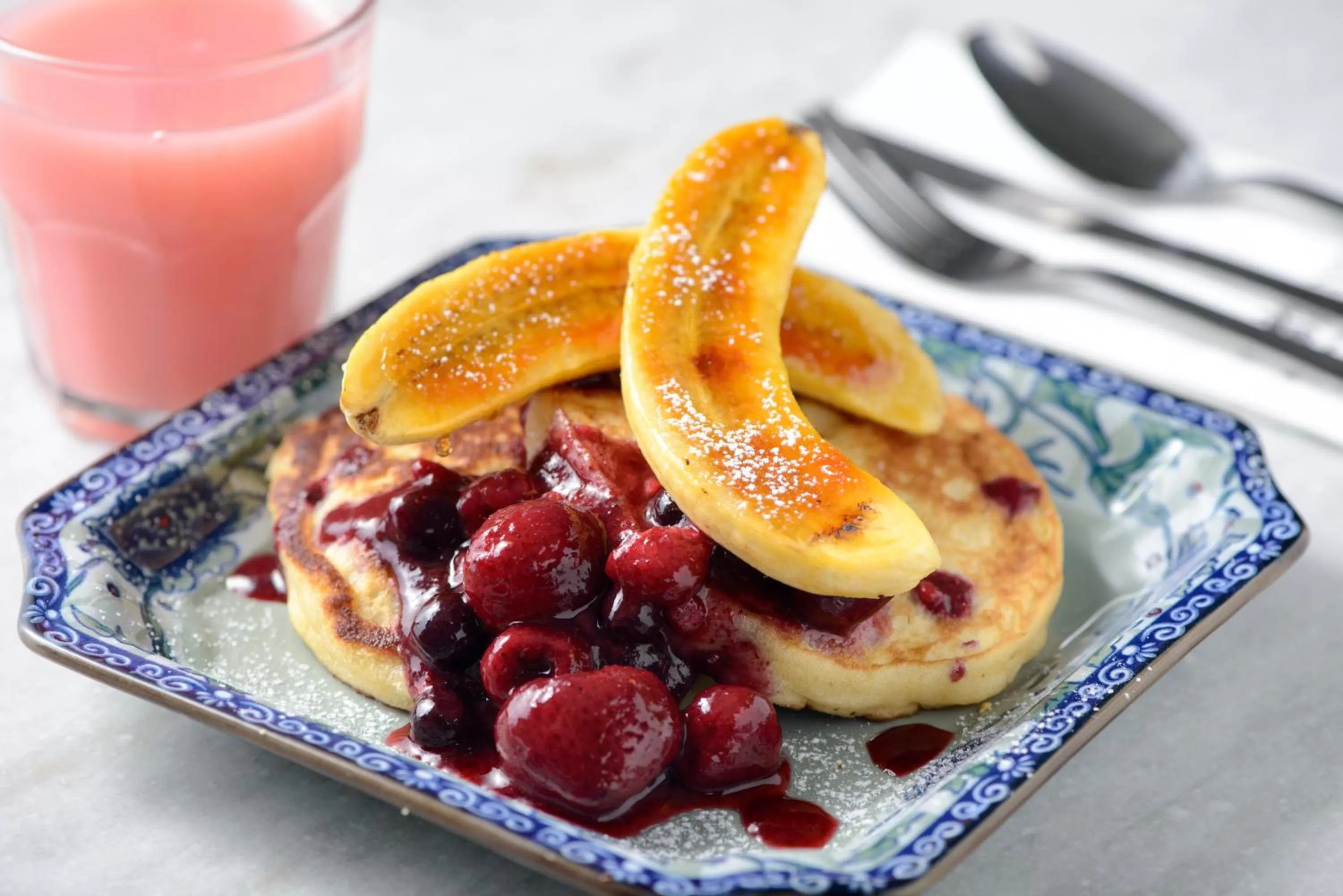 American breakfast in Noordin Mews