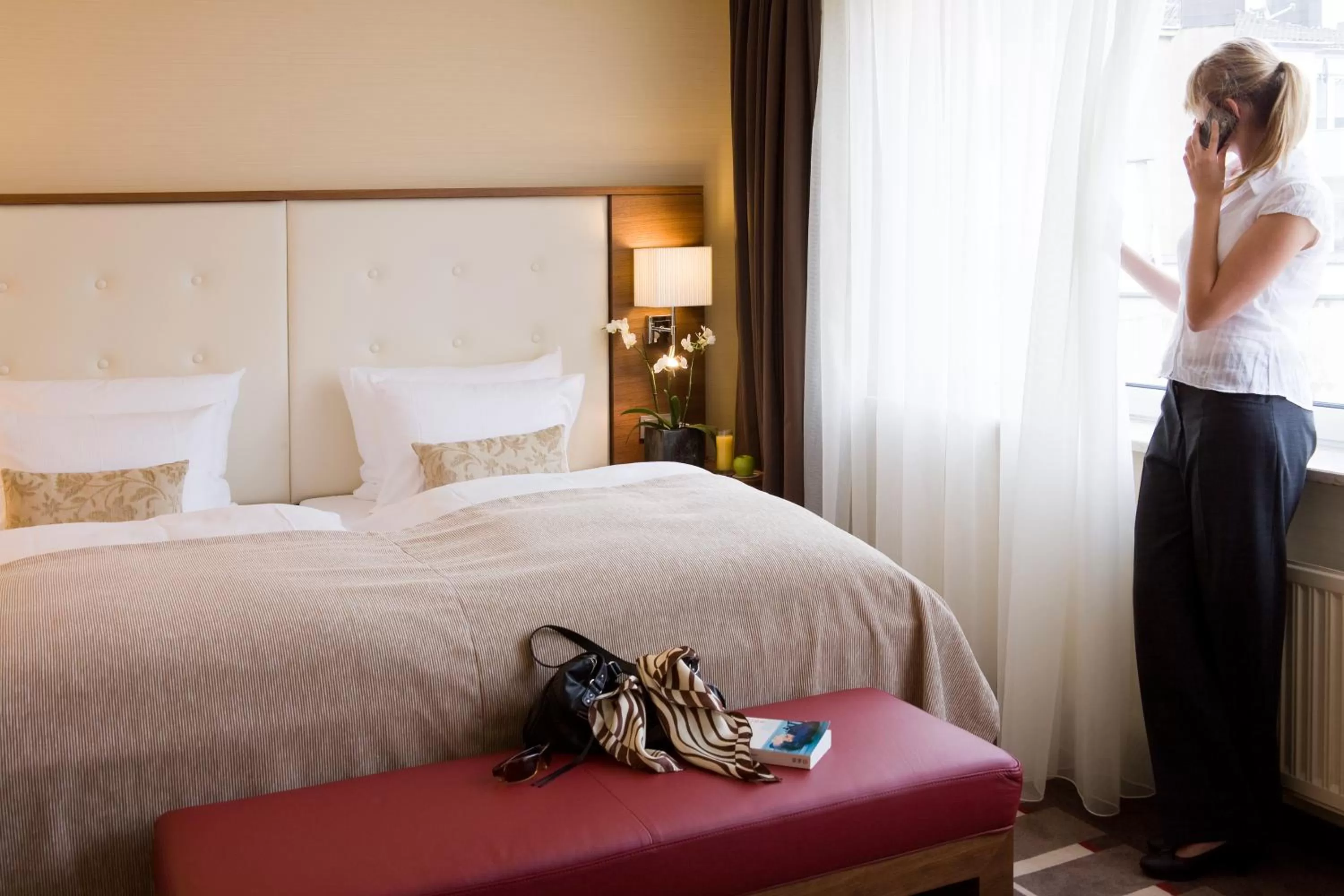 People, Bed in Mercure Hotel Düsseldorf City Center