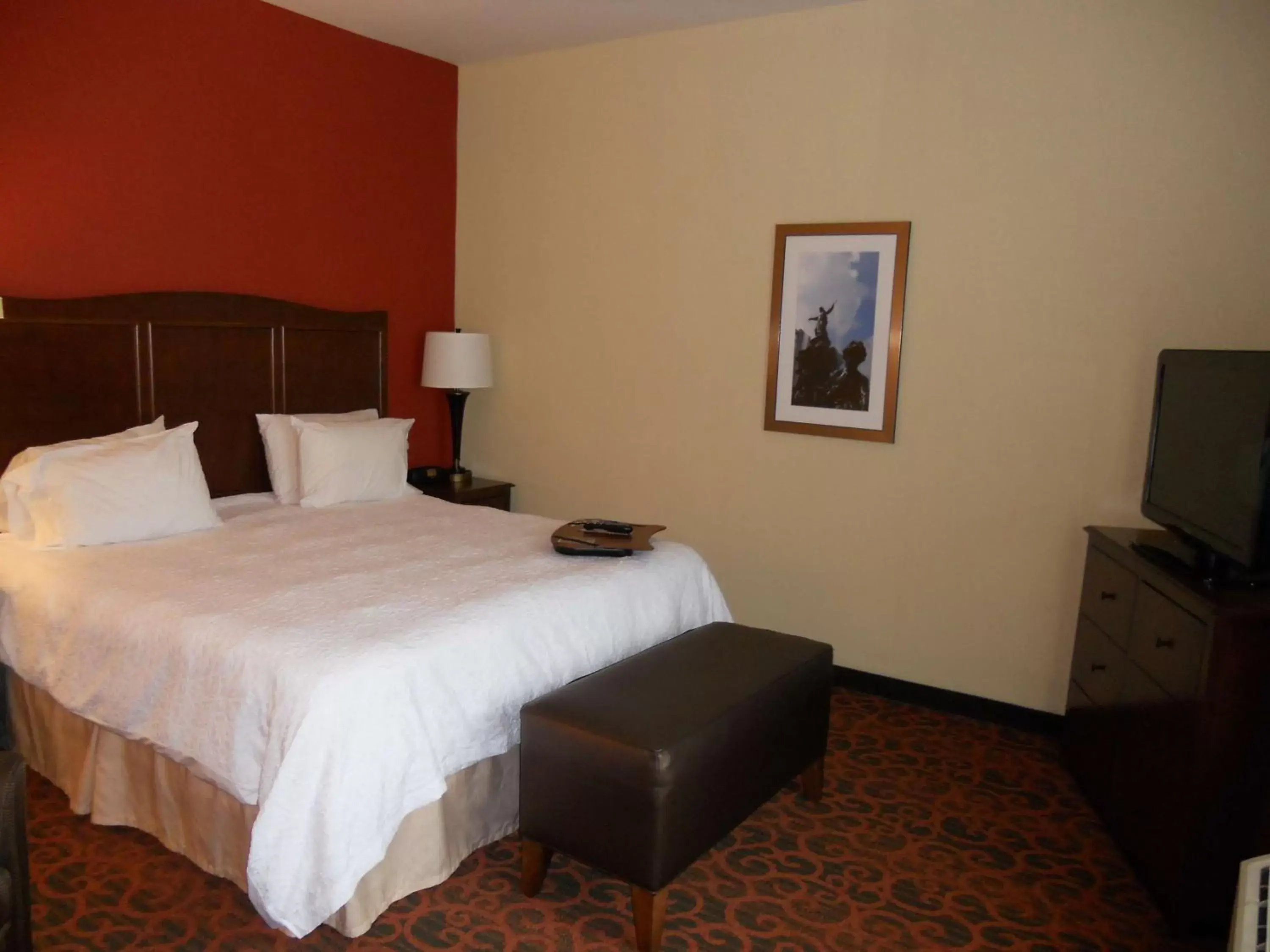 King Room - Hearing Accessible in Hampton Inn & Suites Cincinnati / Uptown - University Area King Room - Hearing Accessible in Hampton Inn & Suites Cincinnati / Uptown - University Area