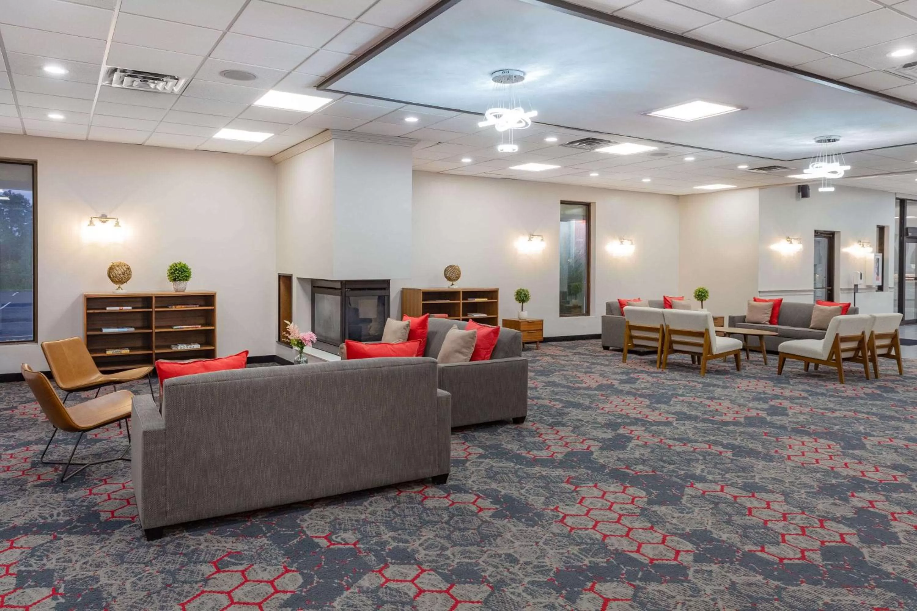 Lobby or reception in Ramada by Wyndham Hartford North - Bradley Airport