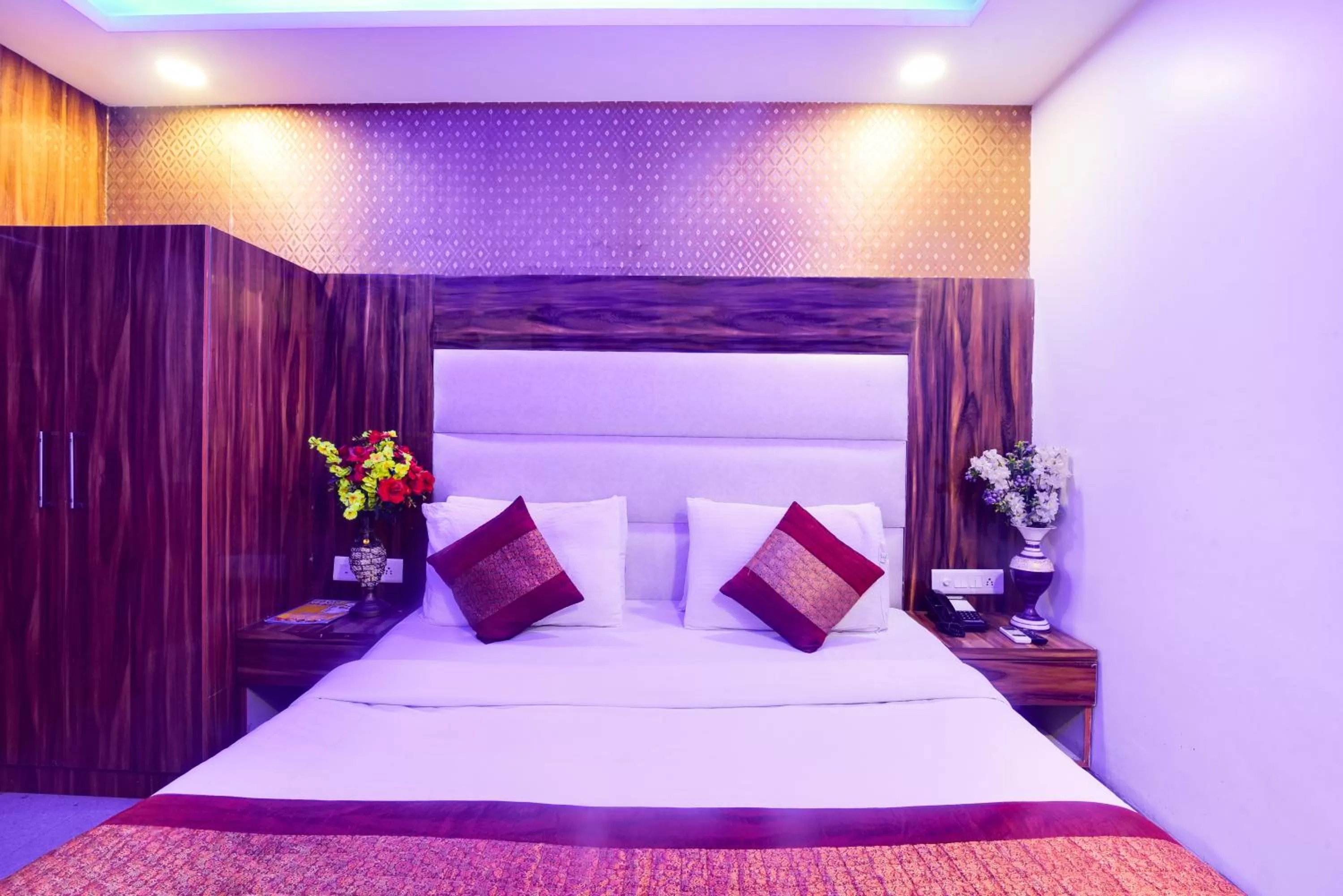Photo of the whole room, Bed in Olivia Hotels At Delhi Airport