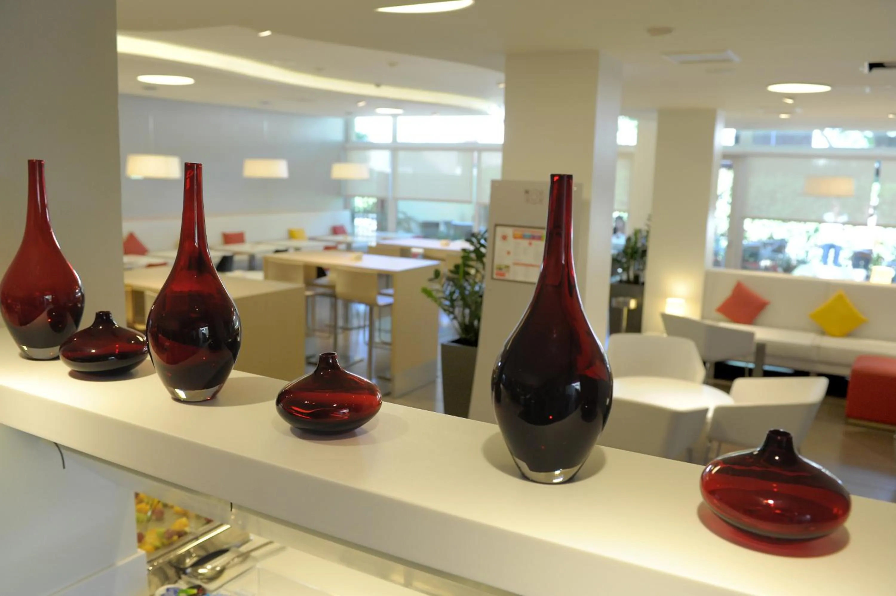 Restaurant/places to eat in Ibis Cornella