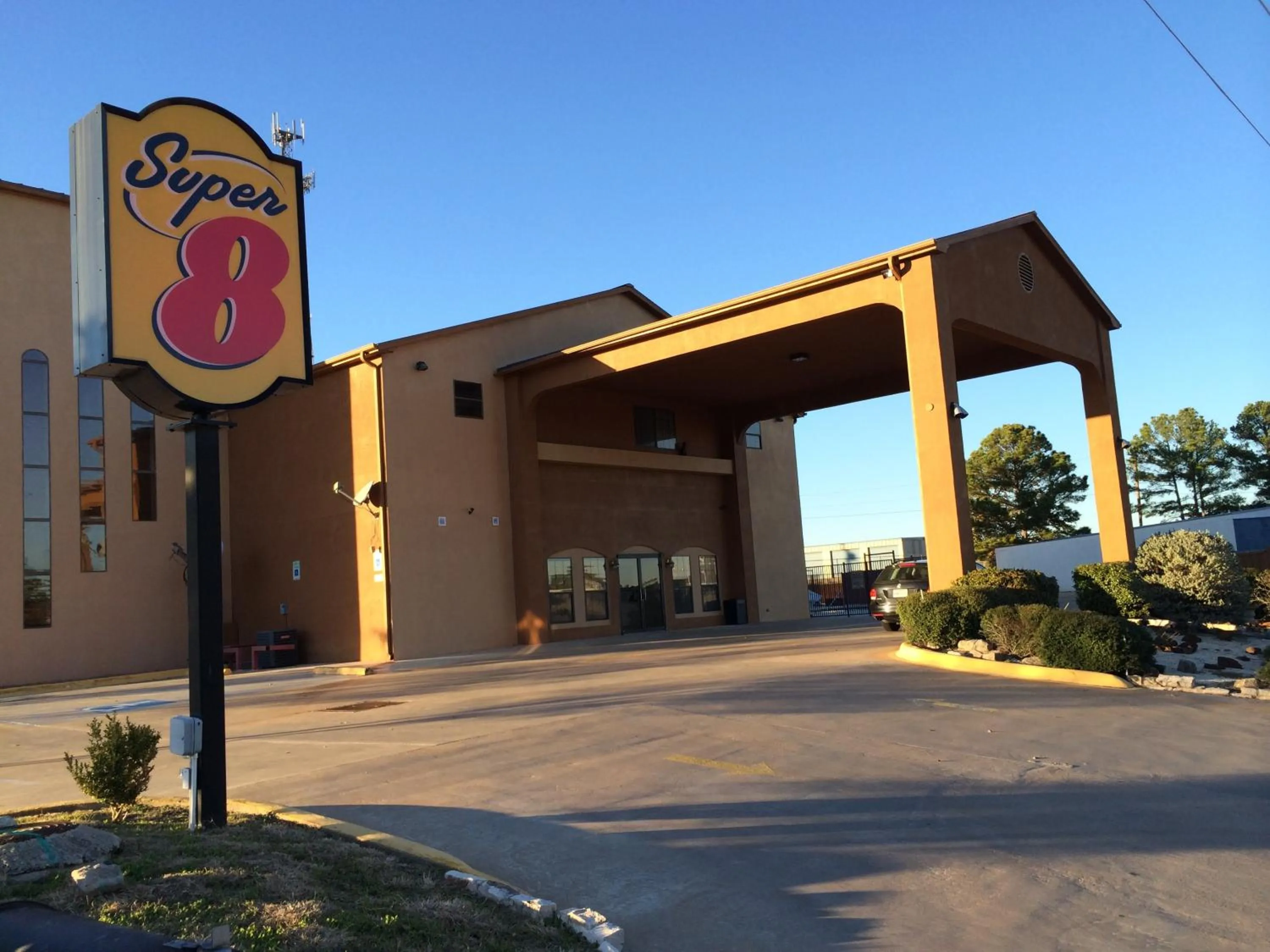 Facade/entrance in Super 8 by Wyndham Bastrop TX