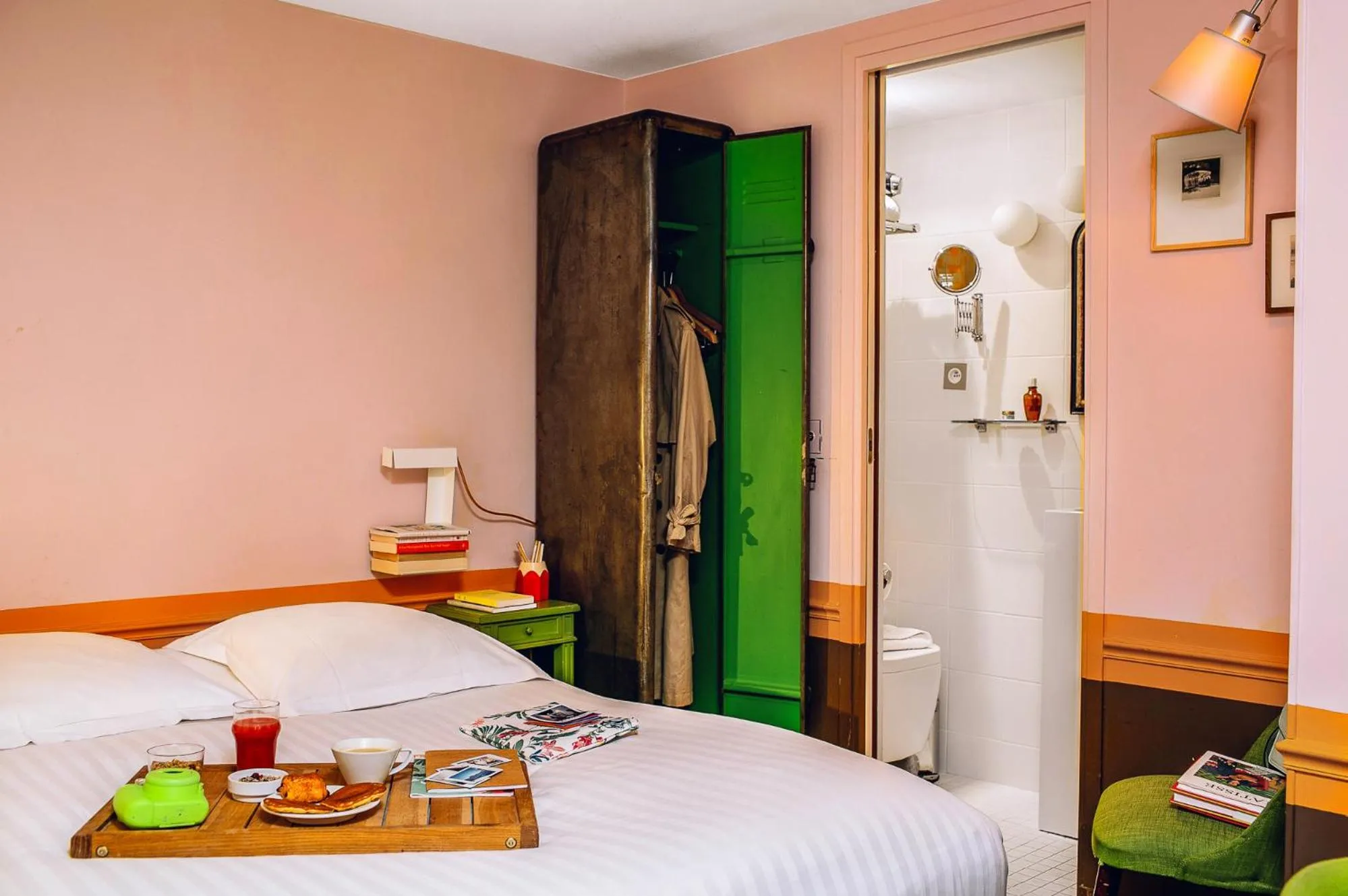 Photo of the whole room, Bed in Hôtel Crayon