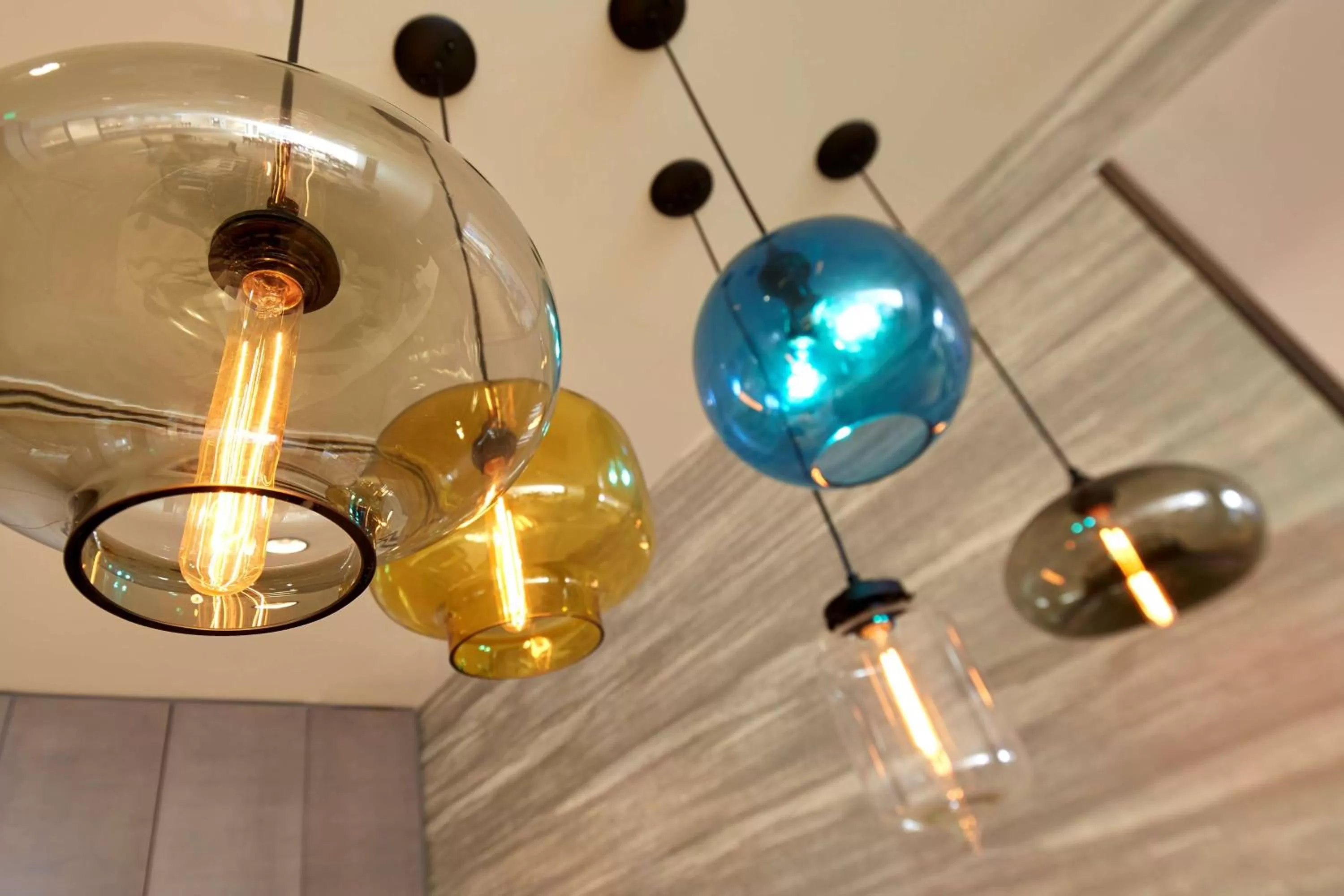 Restaurant/places to eat in Hilton Long Beach Hotel