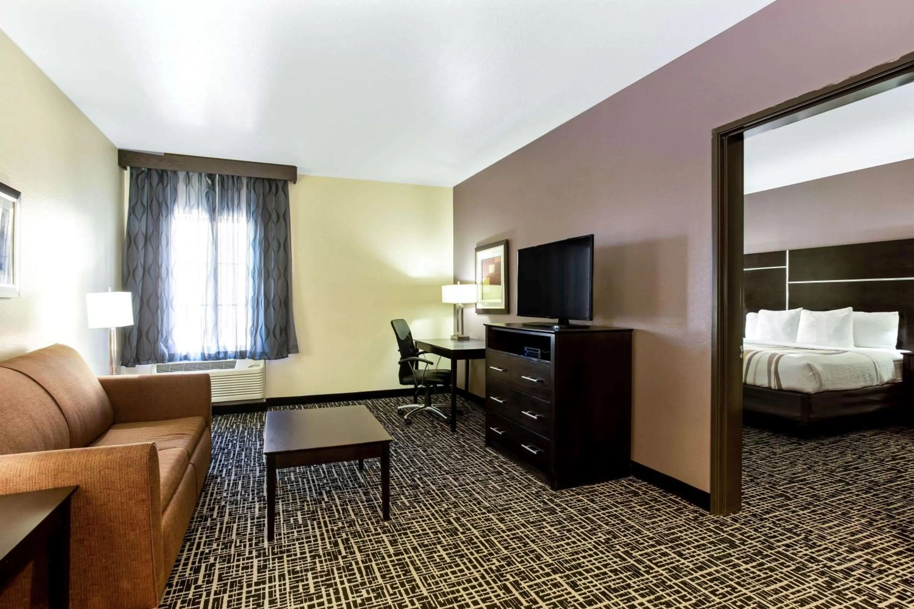 Photo of the whole room, Bed in La Quinta by Wyndham Denver Gateway Park