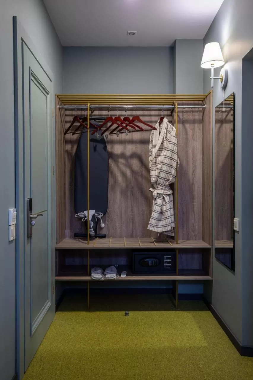 Decorative detail in Four Rooms City