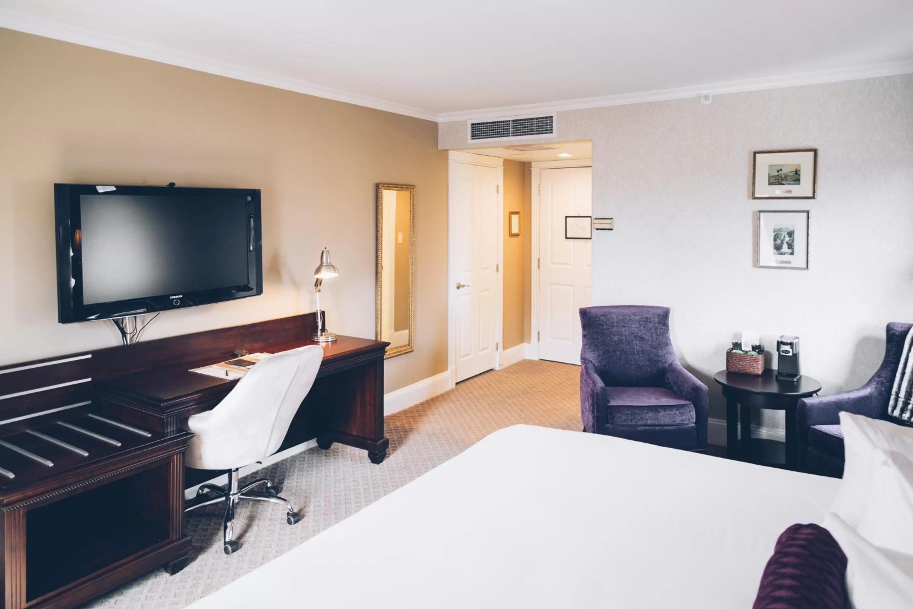 Photo of the whole room, Bed in The Great George