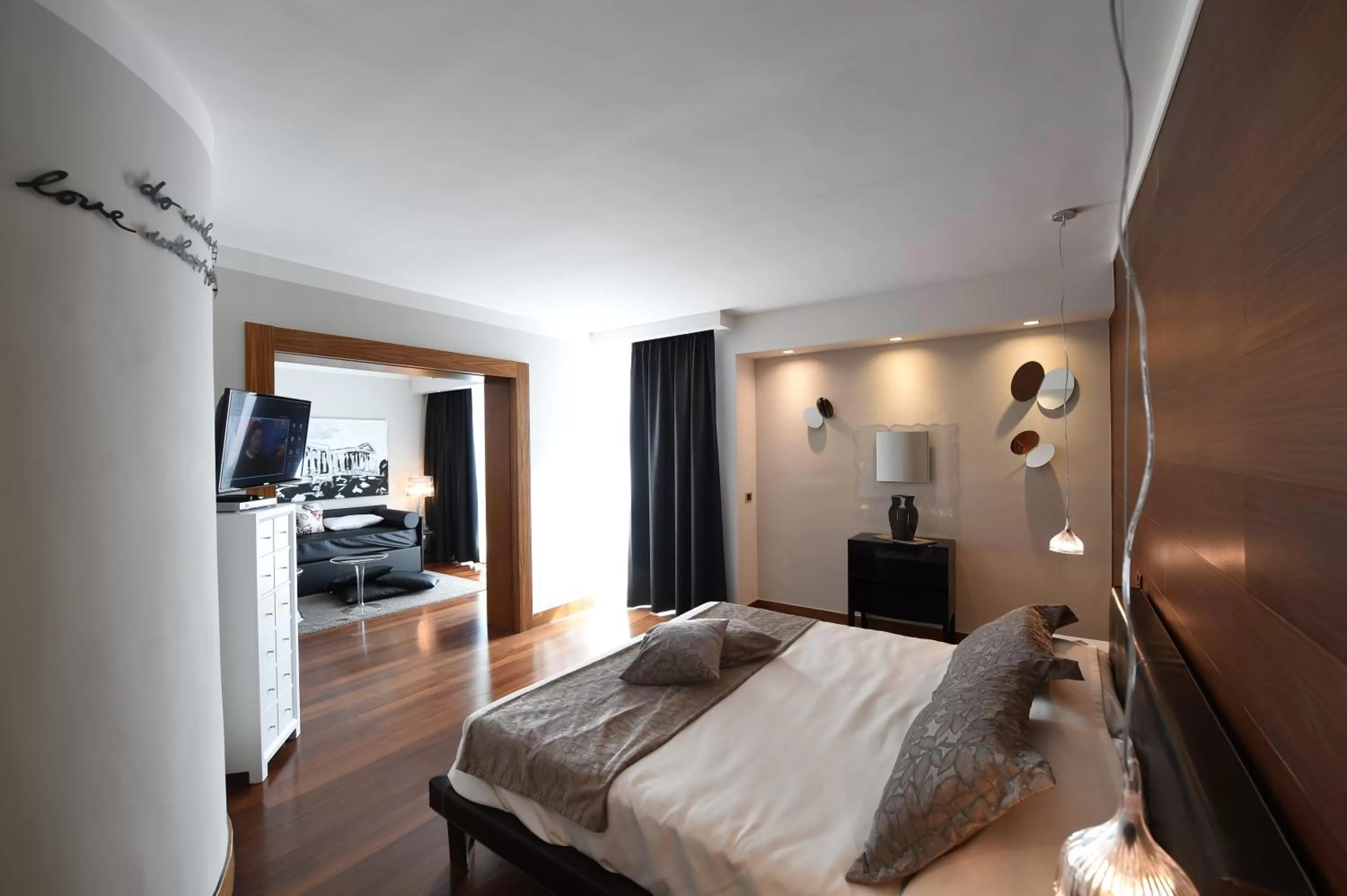 TV and multimedia, Bed in Mec Paestum Hotel