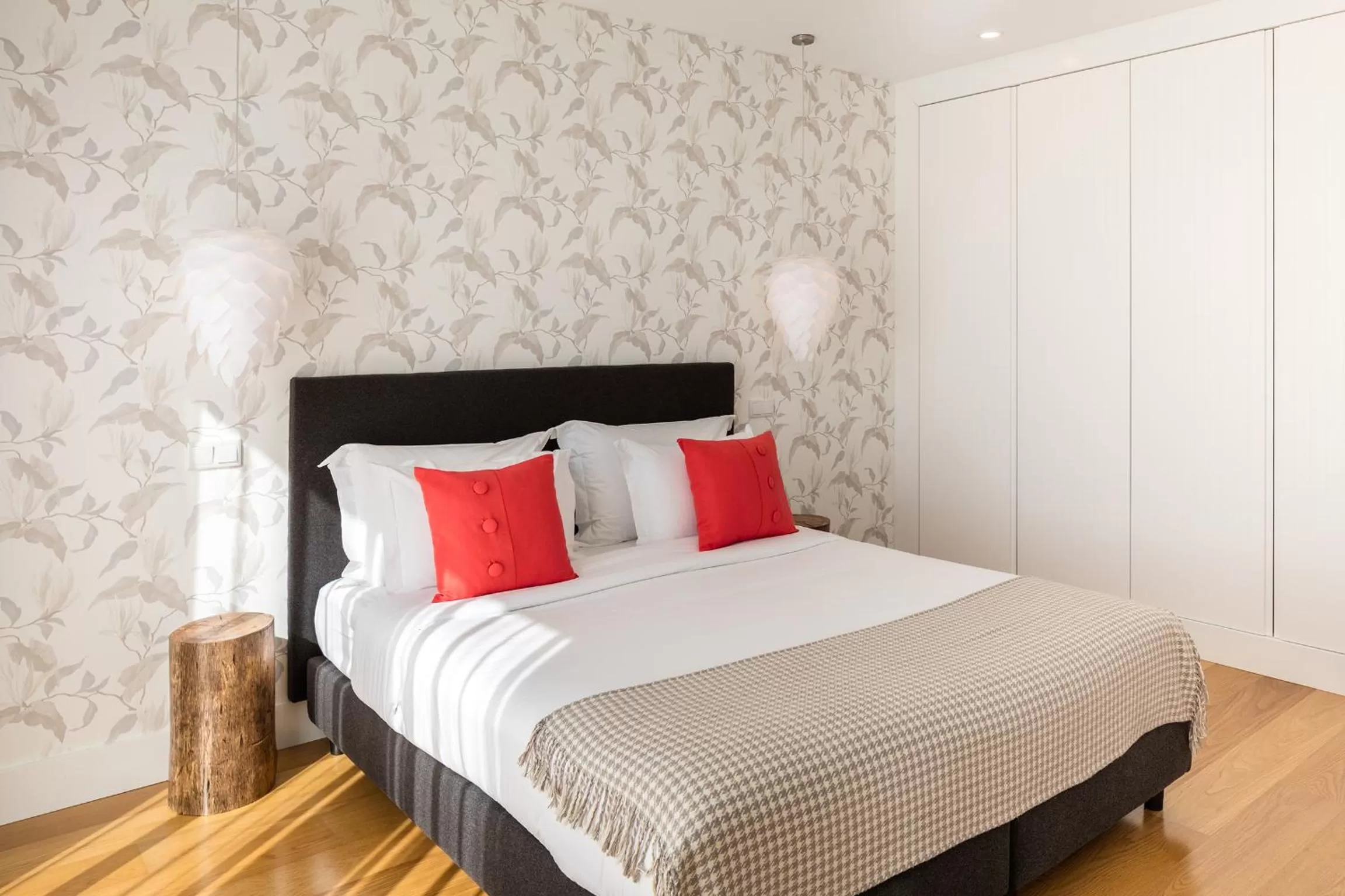 Bedroom, Bed in Cerca Design House