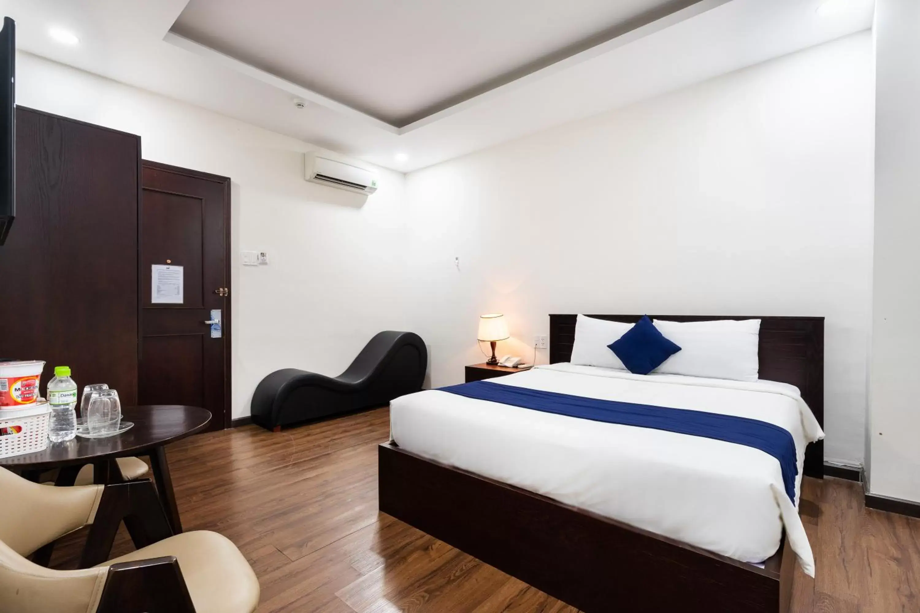 Deluxe Double Room in Central Hotel by Joi Hospitality Deluxe Double Room in Central Hotel by Joi Hospitality