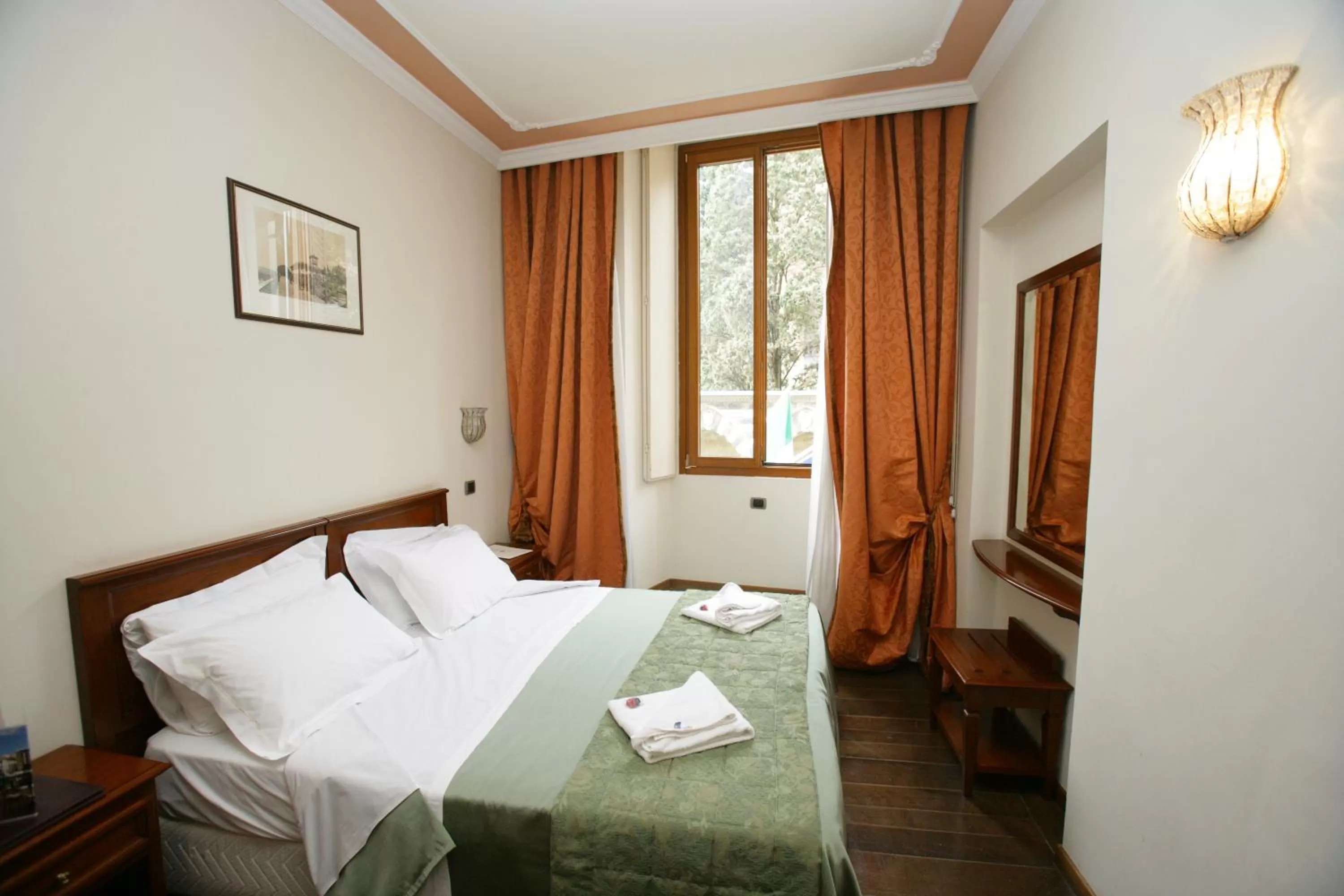 Bed in Domus Florentiae Hotel