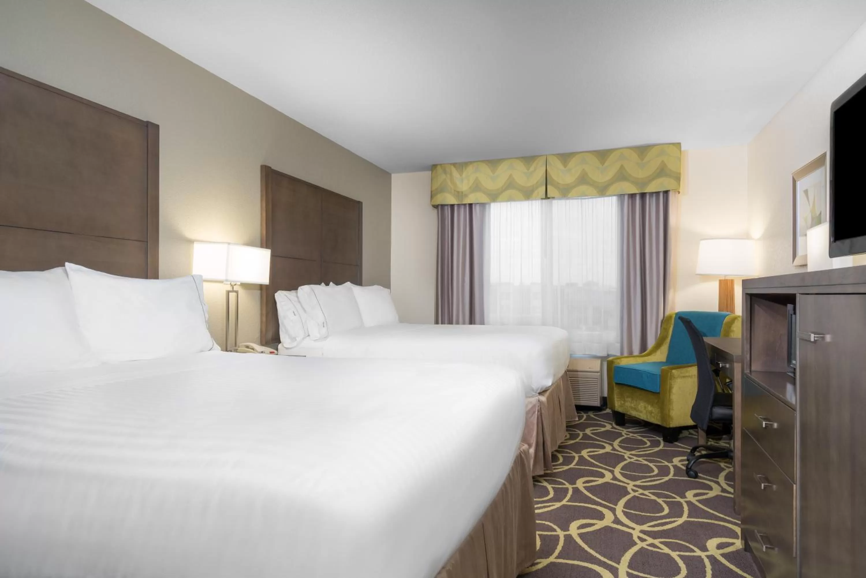 Photo of the whole room, Bed in Holiday Inn Express Hotel & Suites Ames by IHG