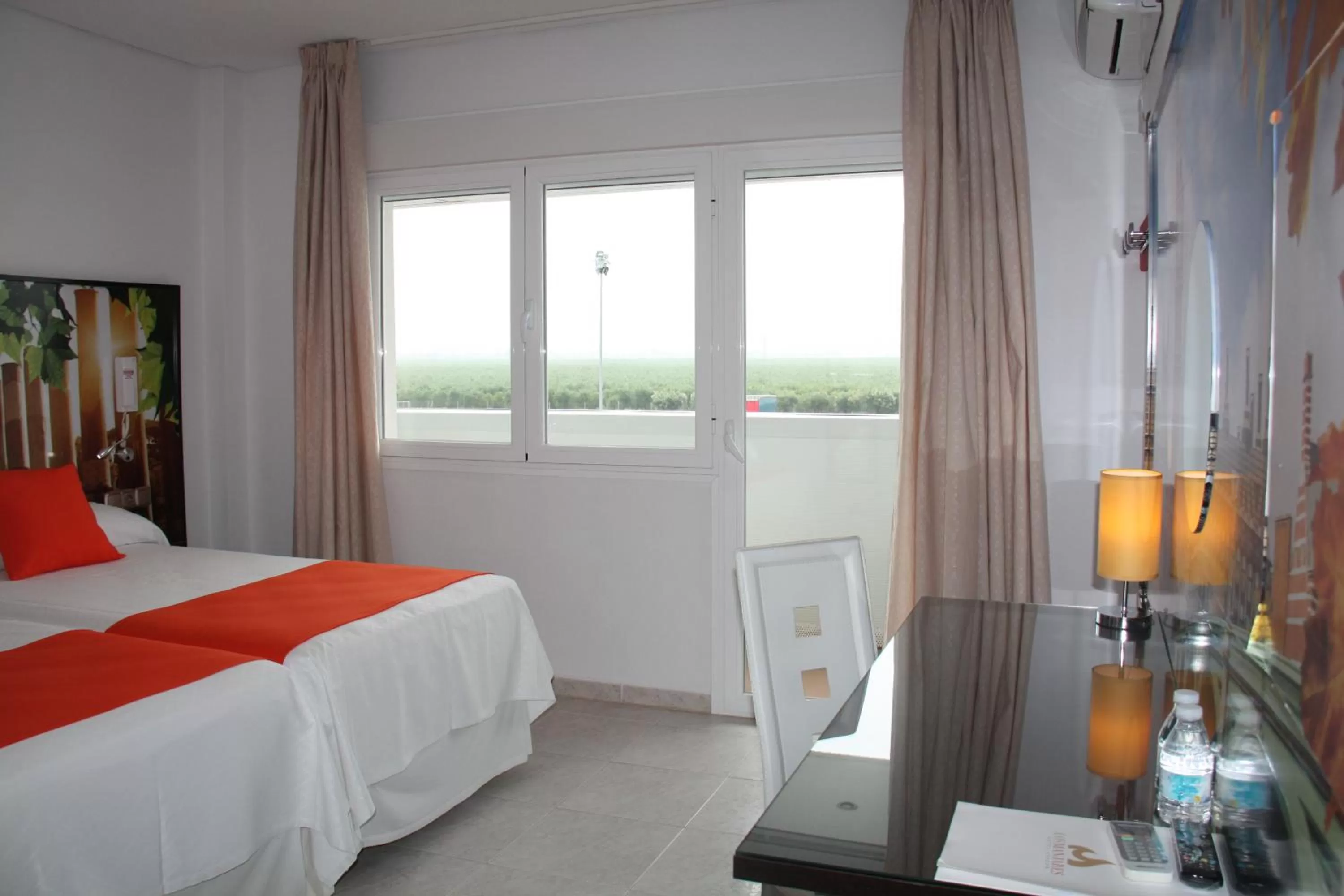 Photo of the whole room, Bed in Hacienda Guadalquivir