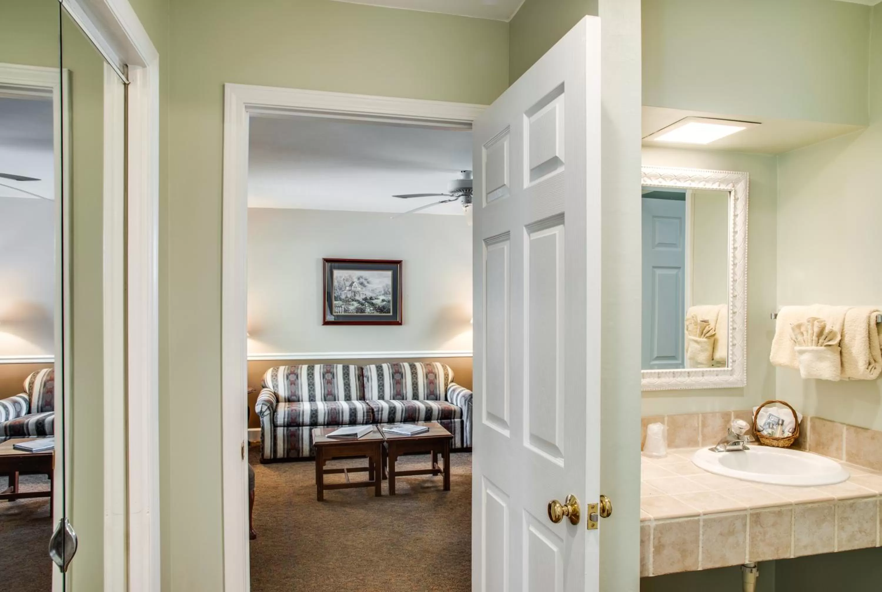 Bed in Boxwood Lodge Blowing Rock near Boone-University