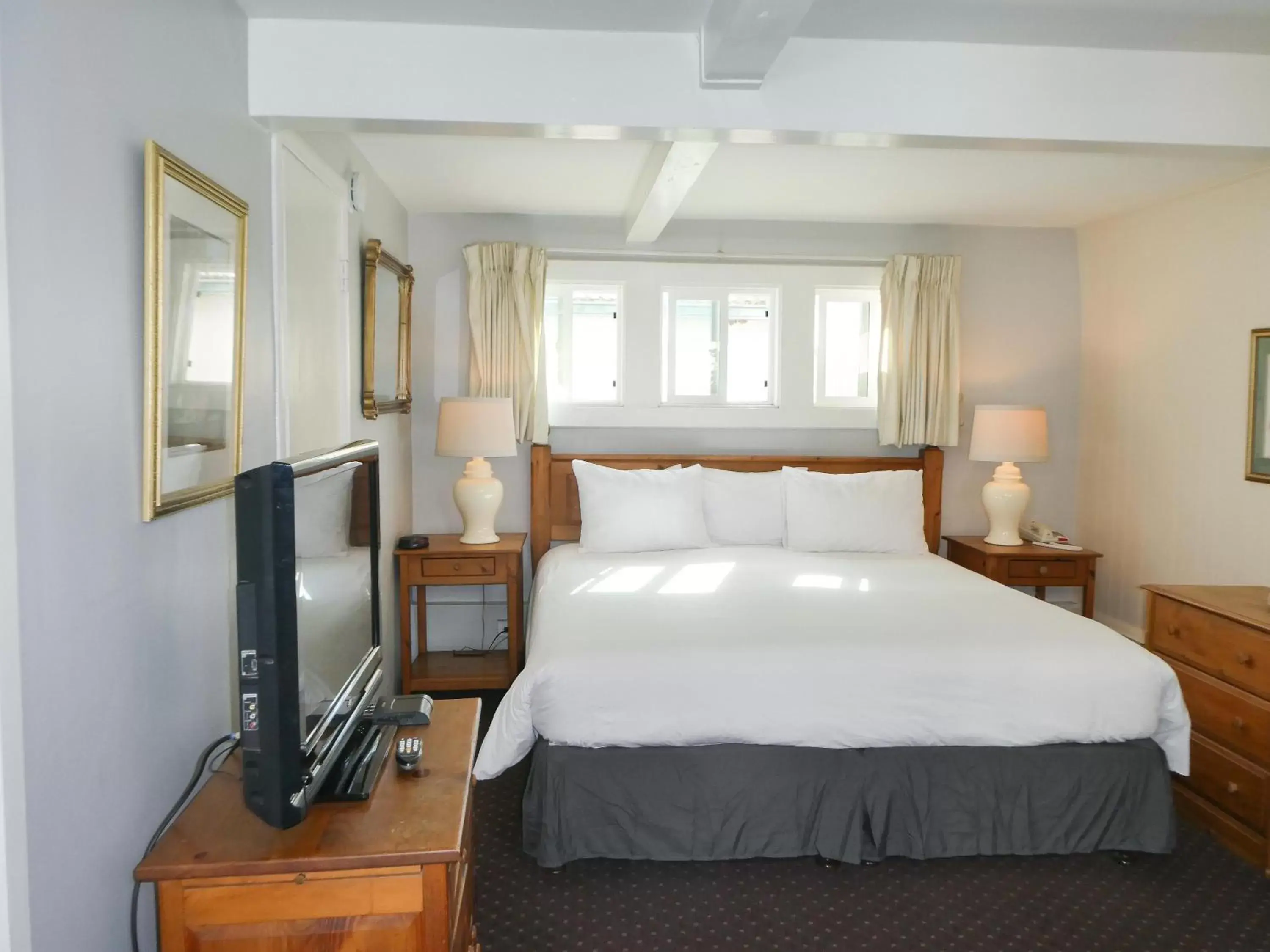 Junipero Room, 1 King - Pet-Friendly in Carmel Fireplace Inn Junipero Room, 1 King - Pet-Friendly in Carmel Fireplace Inn