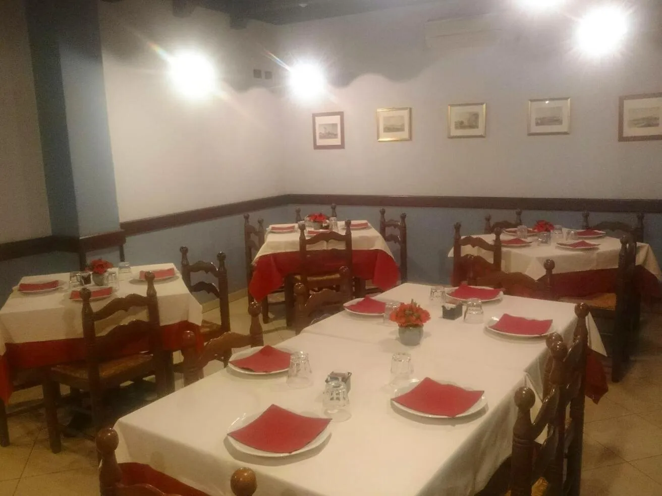 Restaurant/places to eat in Hotel Blue Ribbon