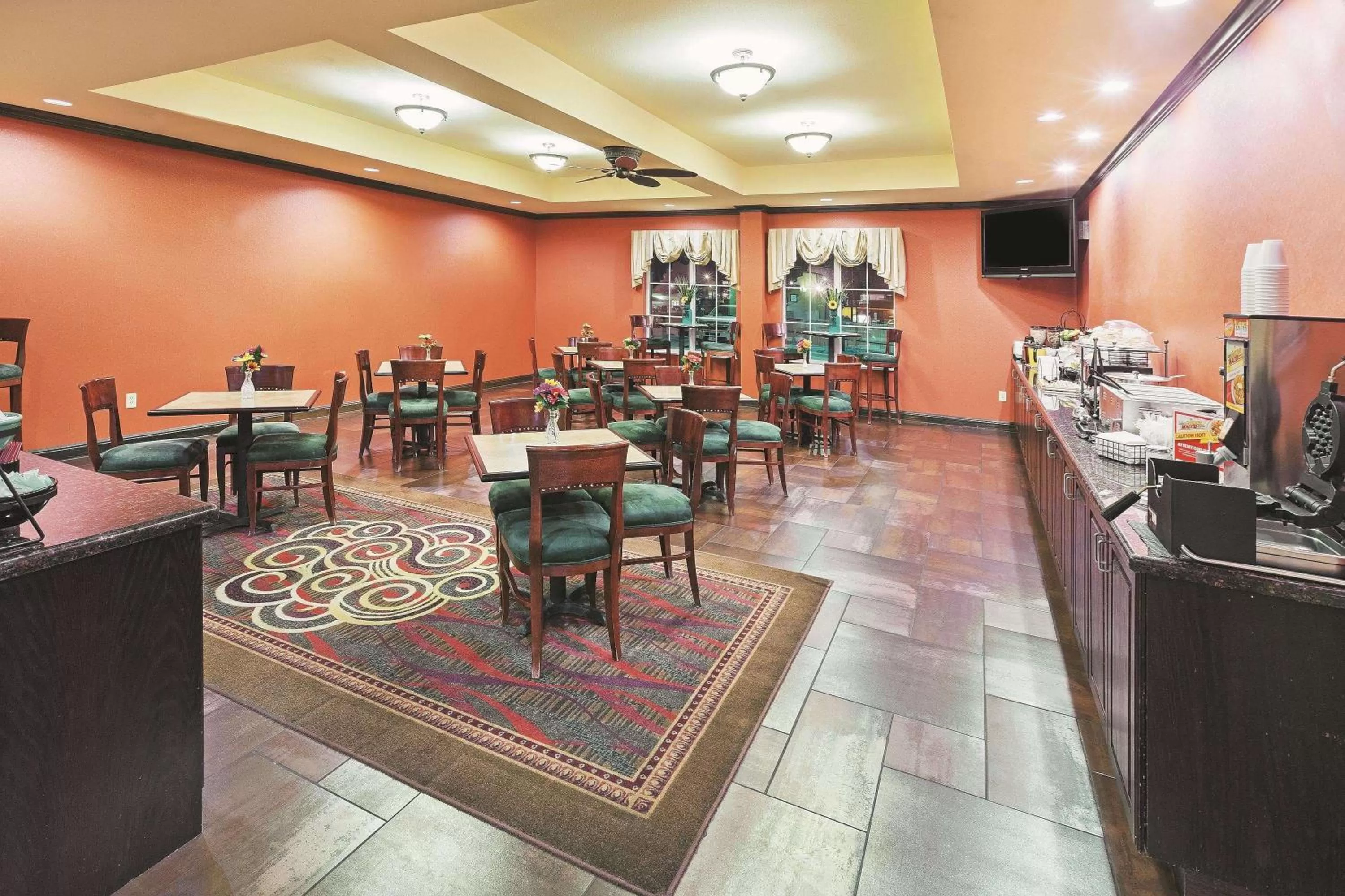Restaurant/places to eat in La Quinta by Wyndham Eastland