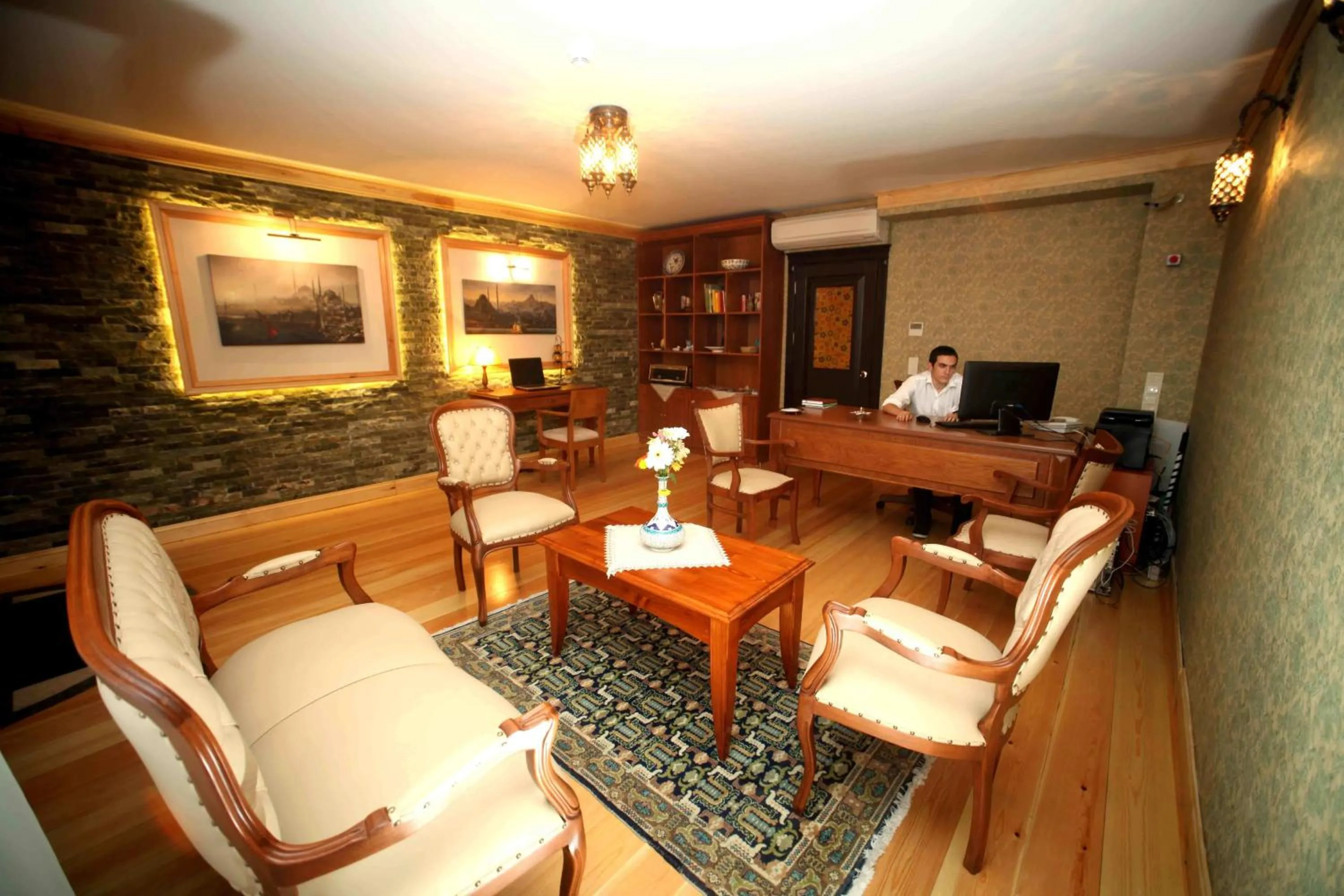 Lobby or reception in Lalinn Hotel
