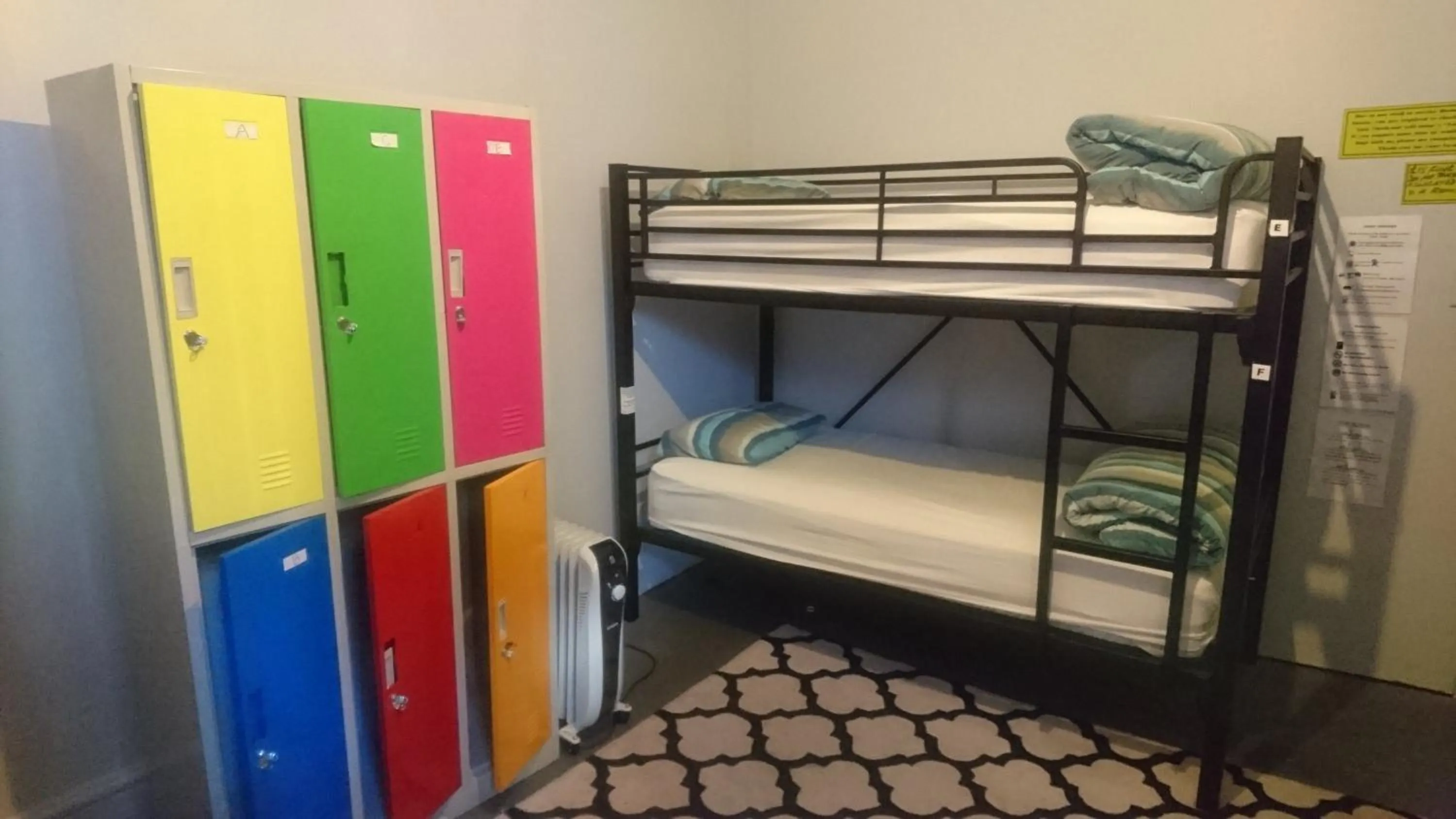 bunk bed, Bed in Backpackers Imperial Hotel