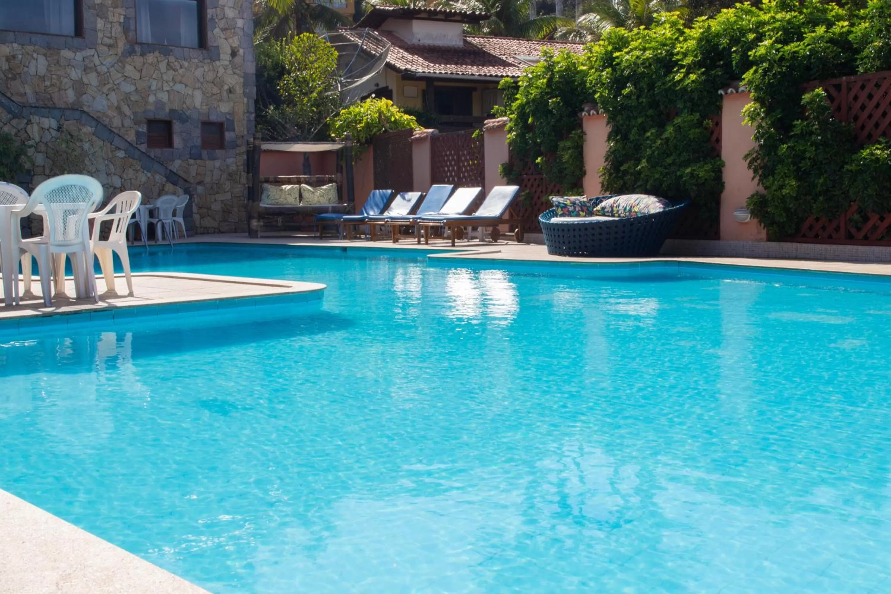 Swimming pool in Colonna Park Hotel