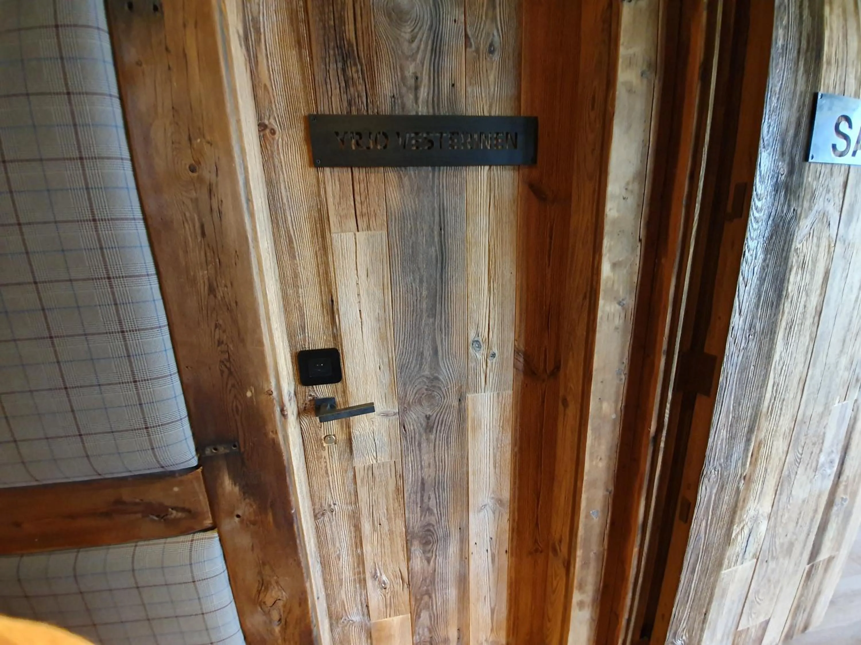 Text overlay in Hotel Boutique Puig Francó