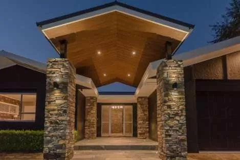 Facade/entrance in Korbaylen Estate