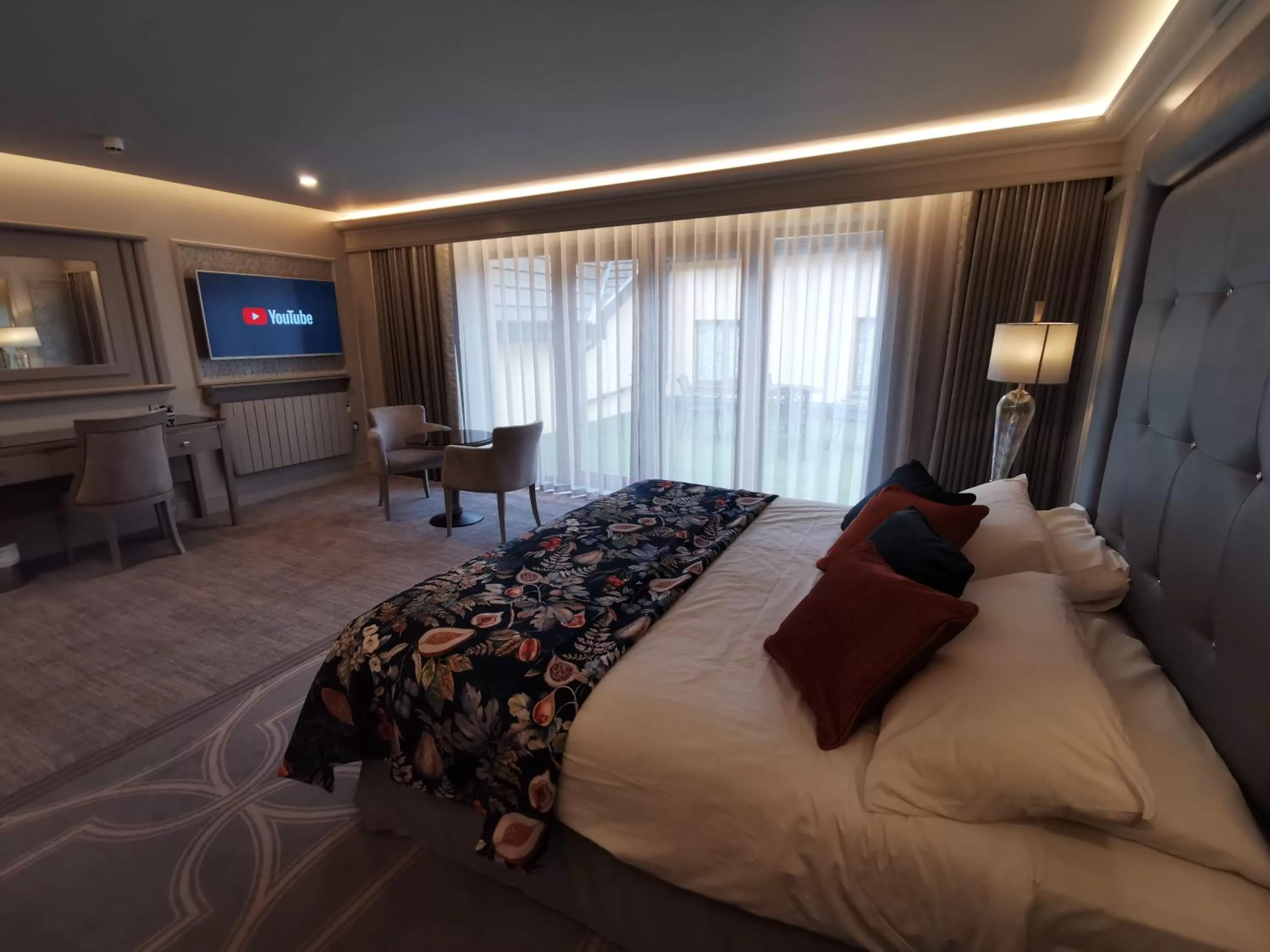 Bedroom, Bed in Errigal Country House Hotel