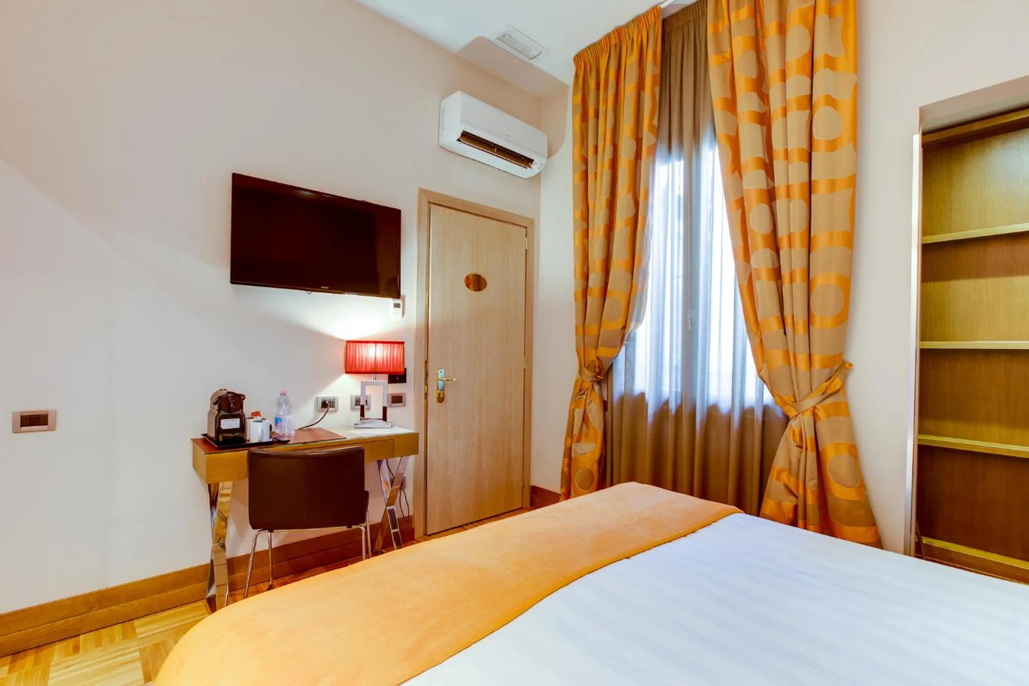 Photo of the whole room, Bed in Solo Experience Hotel