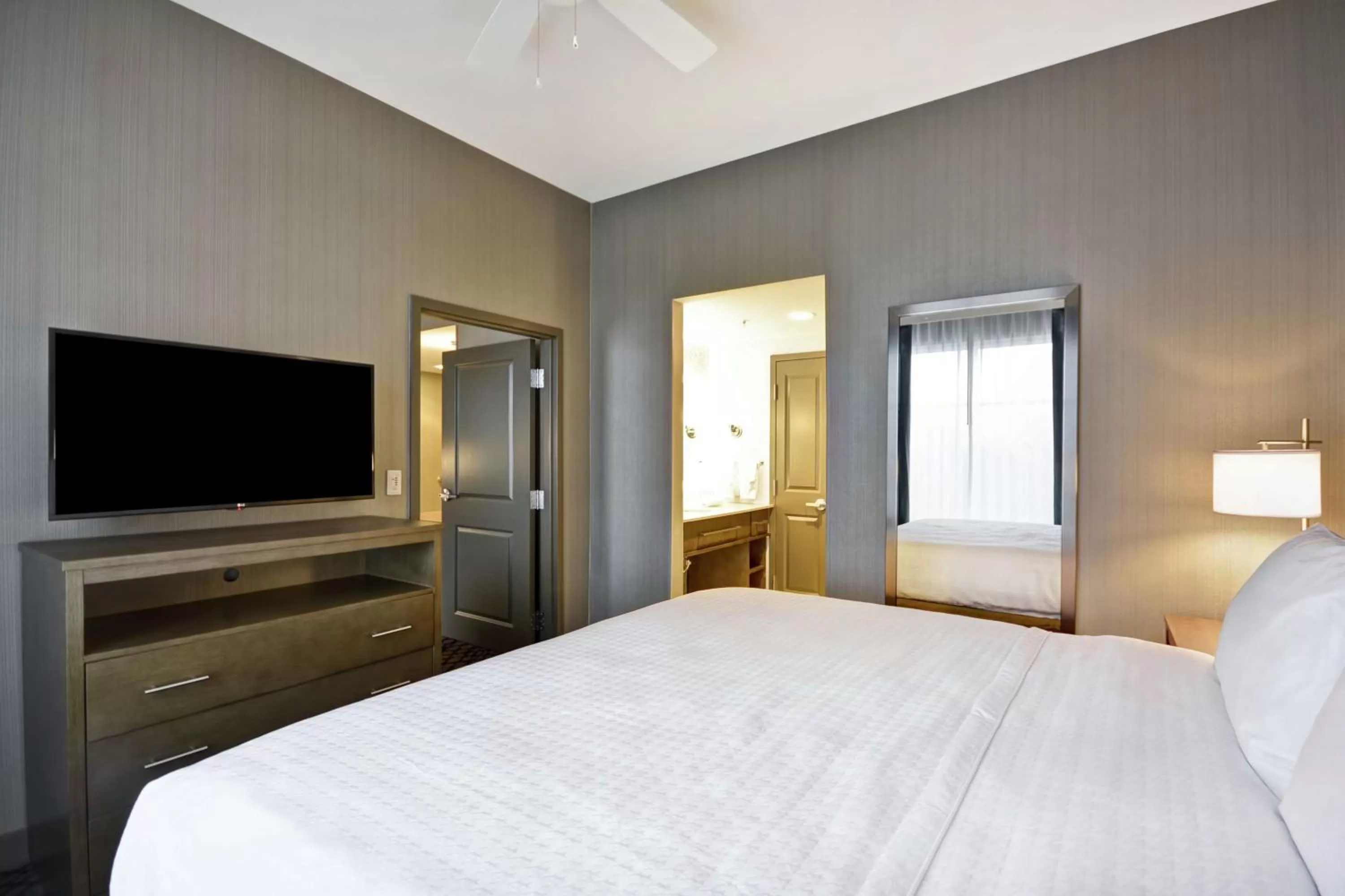 Bedroom, Bed in Homewood Suites By Hilton Warren Detroit
