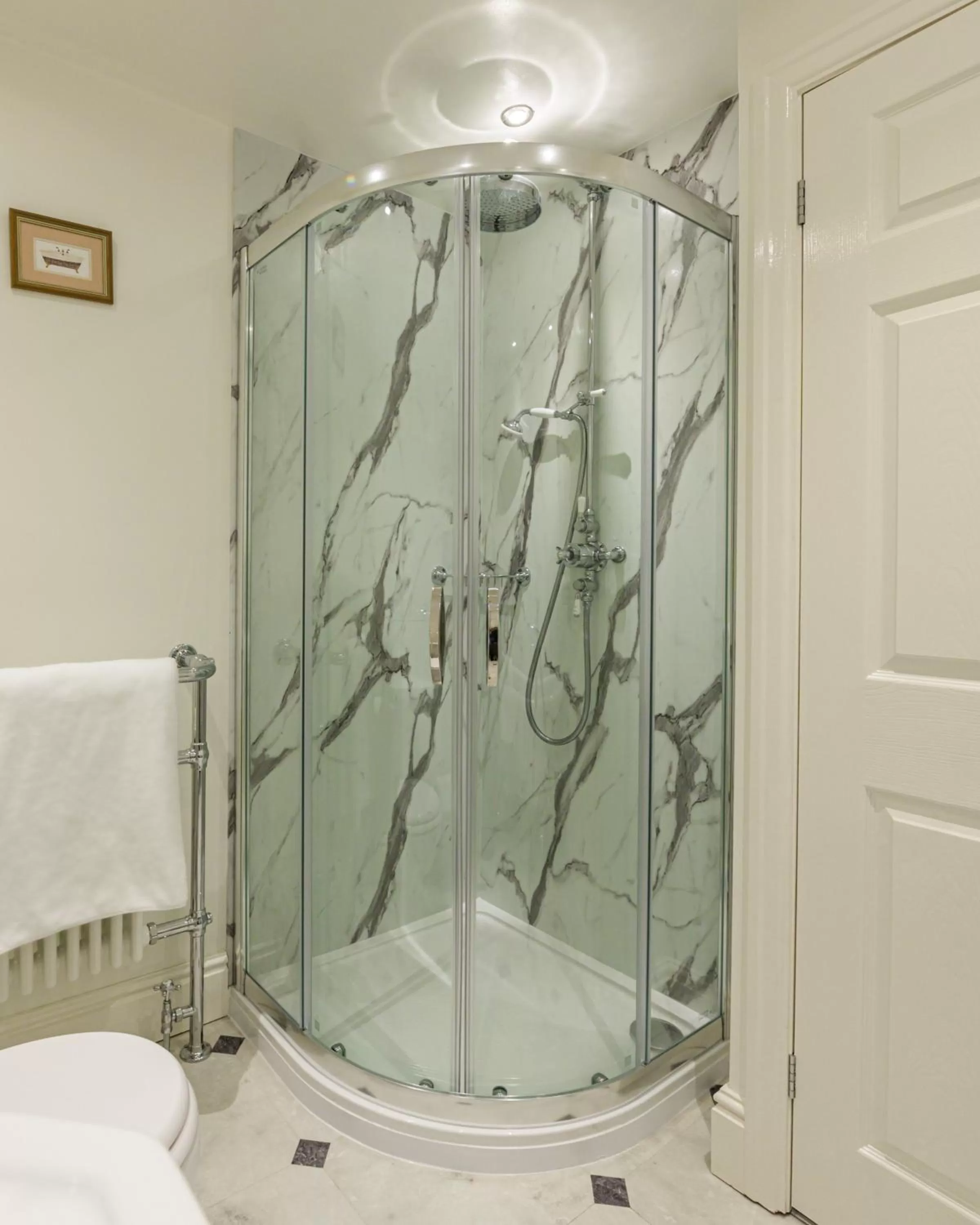 Shower in Old Hall Hotel