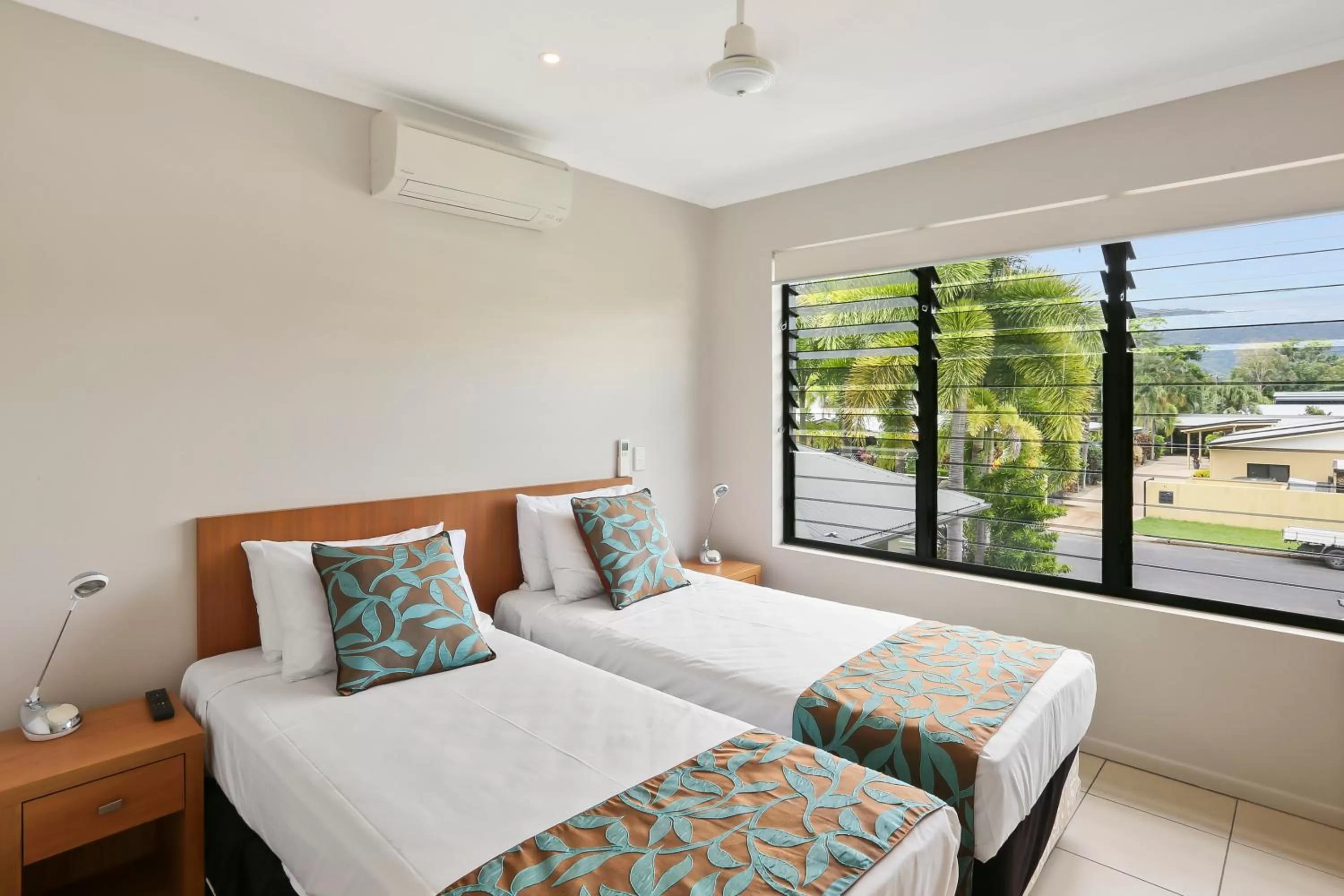 Bedroom, Bed in Sea Point on Trinity Beach